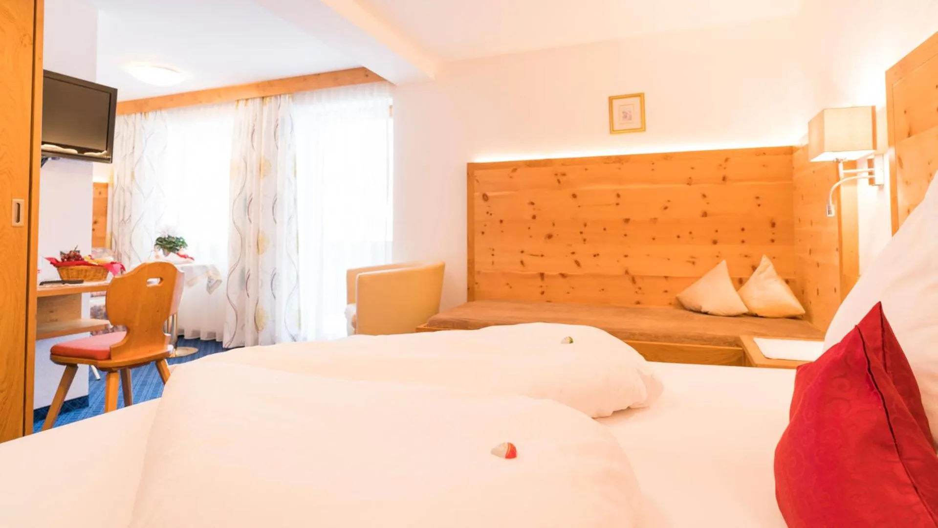 Photo of the whole room, Bed in Bergsporthotel Antonie