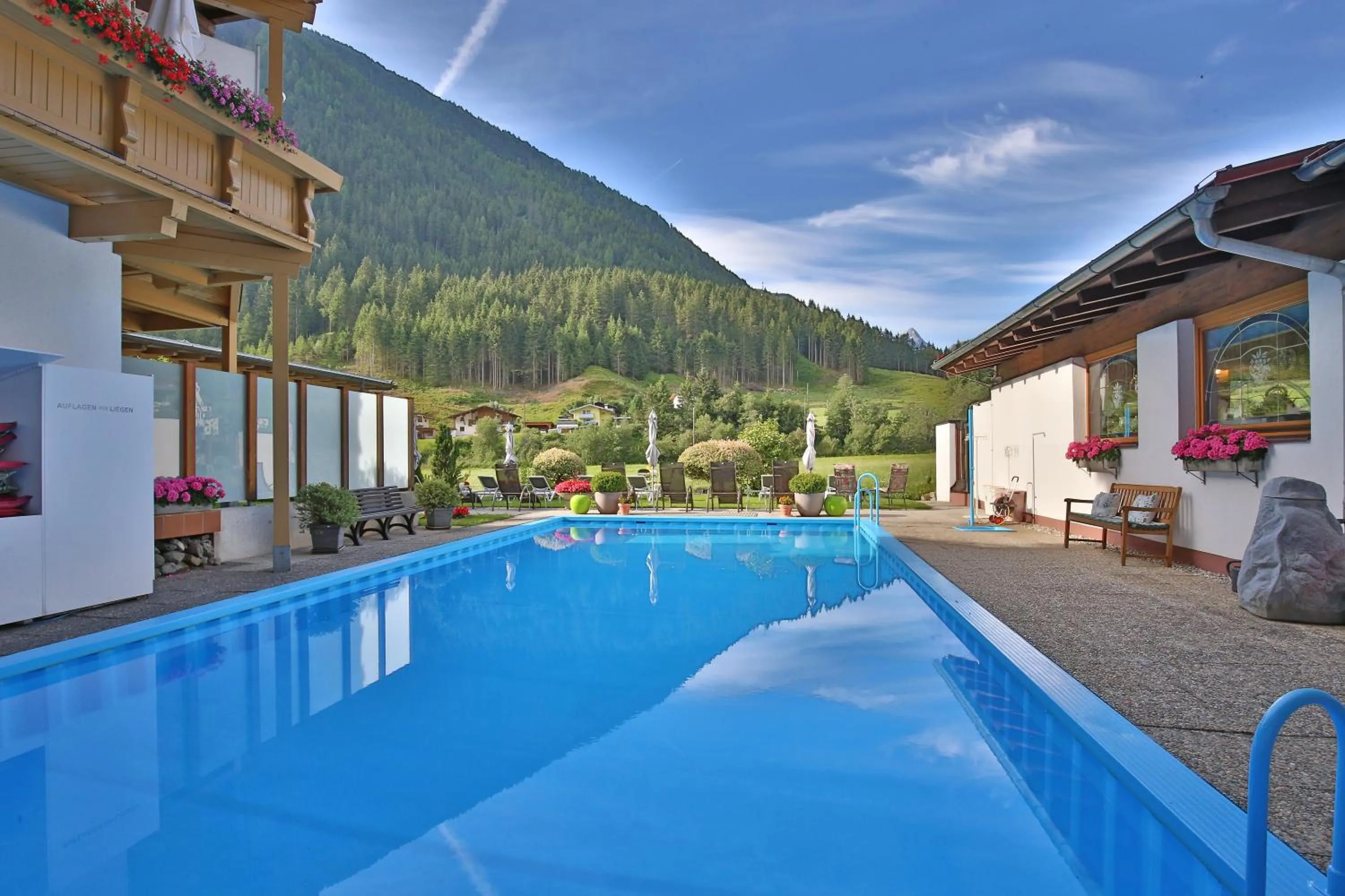 Swimming pool in Bergsporthotel Antonie