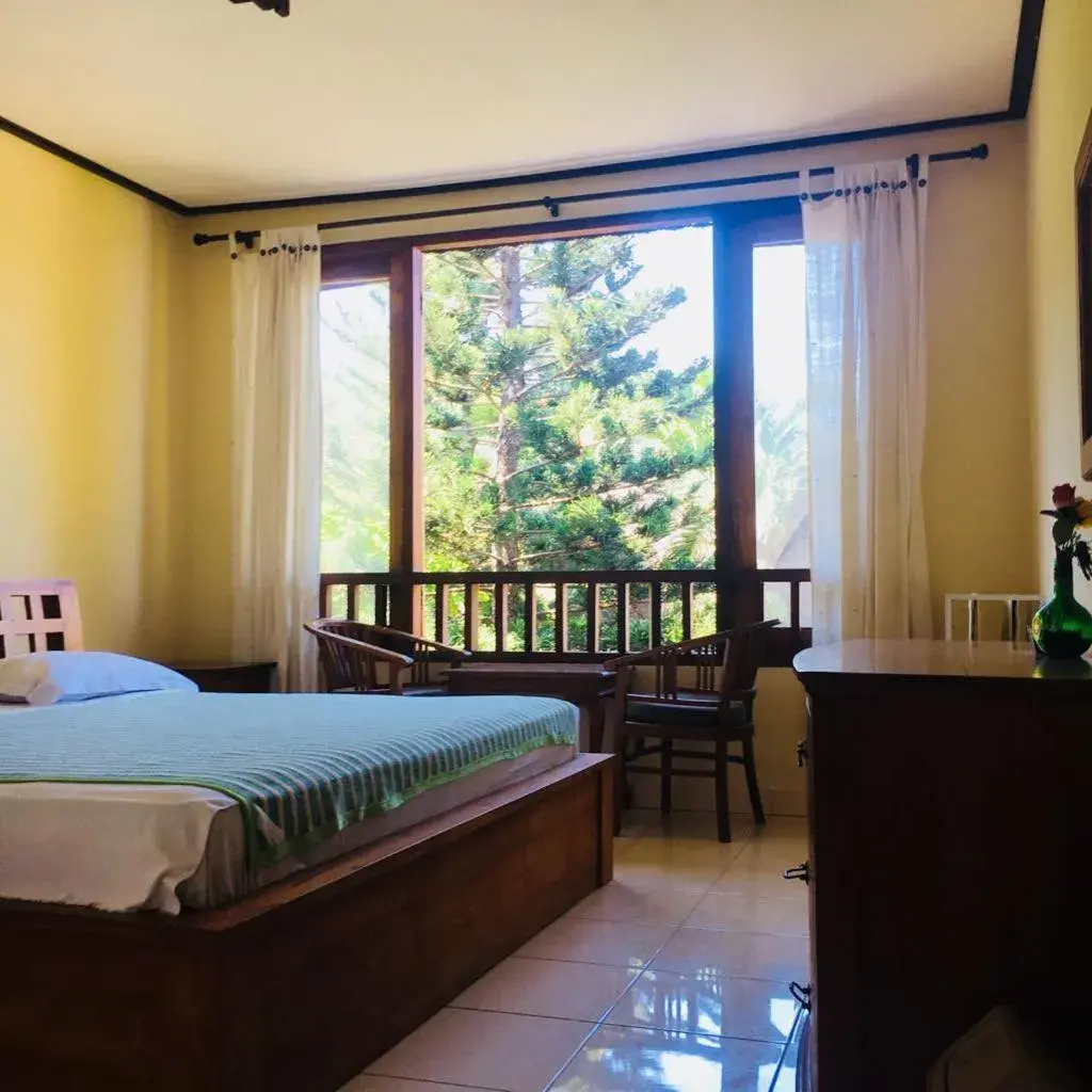 Deluxe Double Room with Balcony and Sea View in Padangbai Beach inn Deluxe Double Room with Balcony and Sea View in Padangbai Beach inn