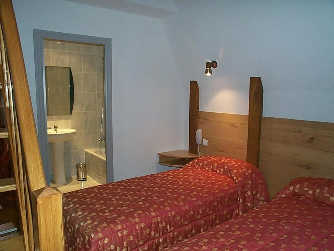 Photo of the whole room, Bed in Hôtel & SPA Rodier