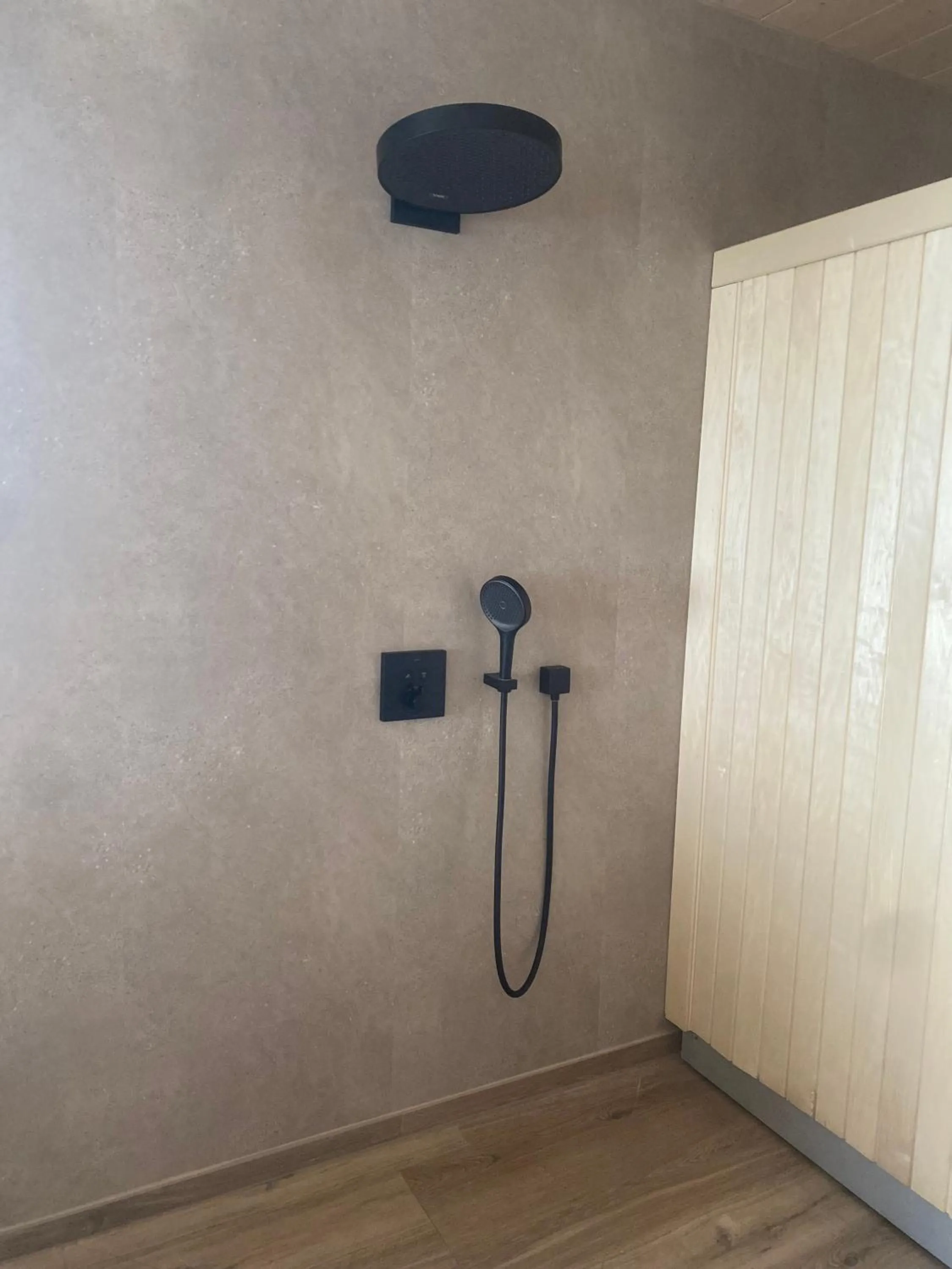 Shower in Hôtel & SPA Rodier