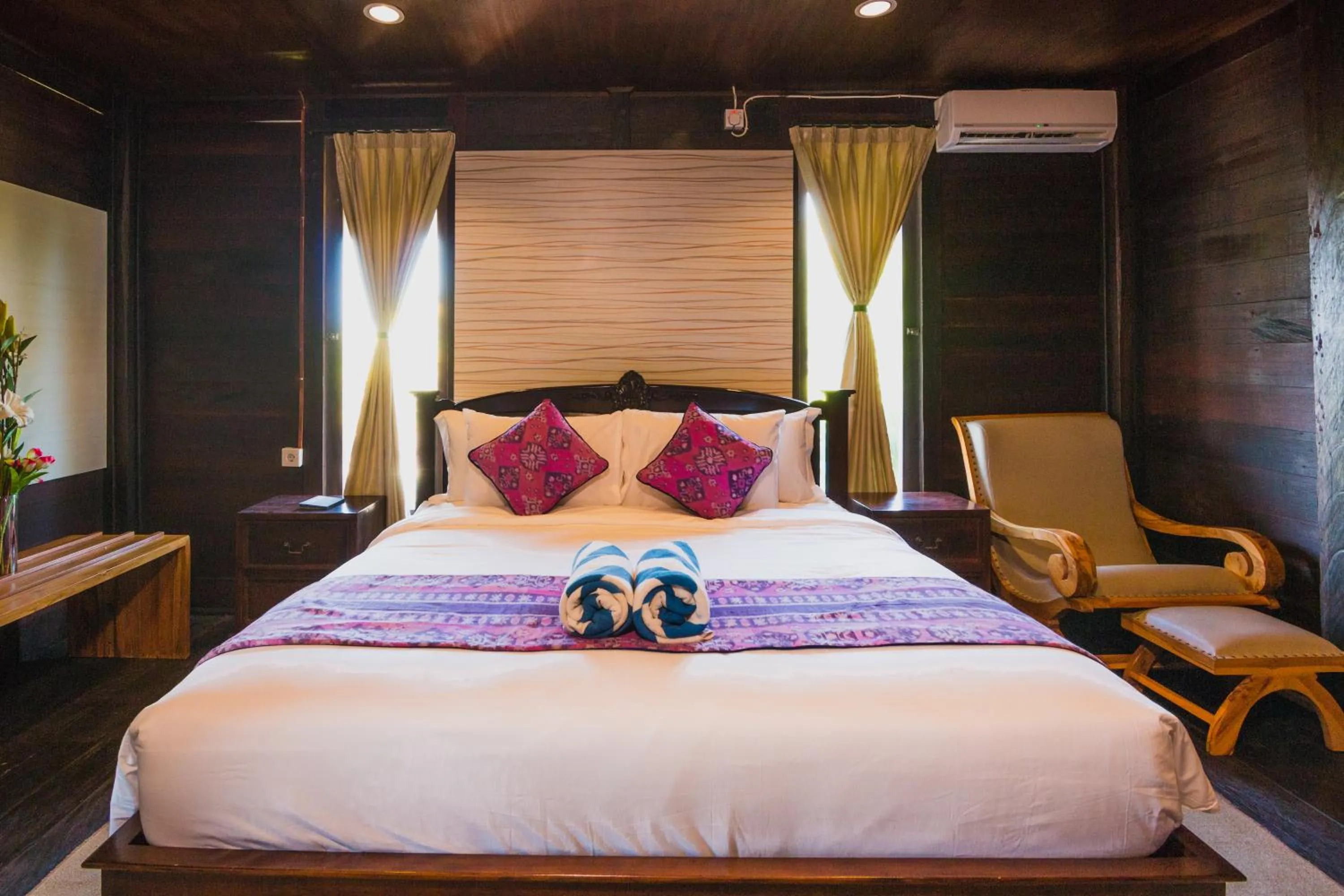 Photo of the whole room, Bed in The Kawan Jimbaran