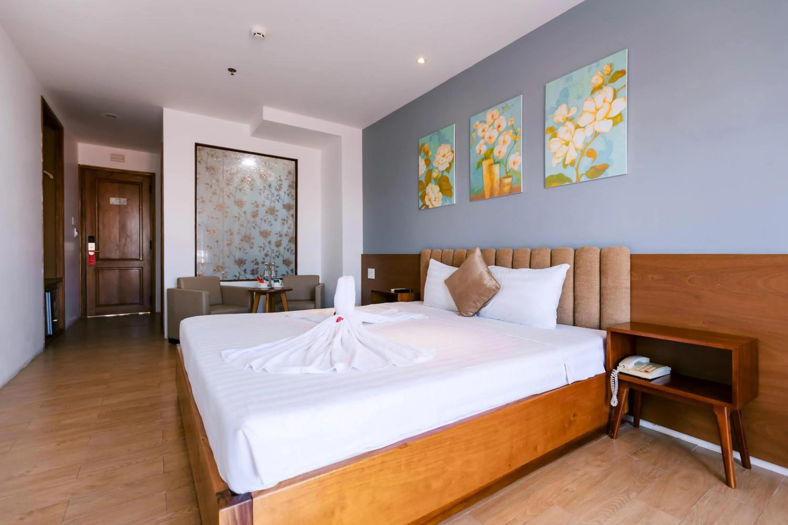 Bedroom, Bed in Gardenia Hue Hotel