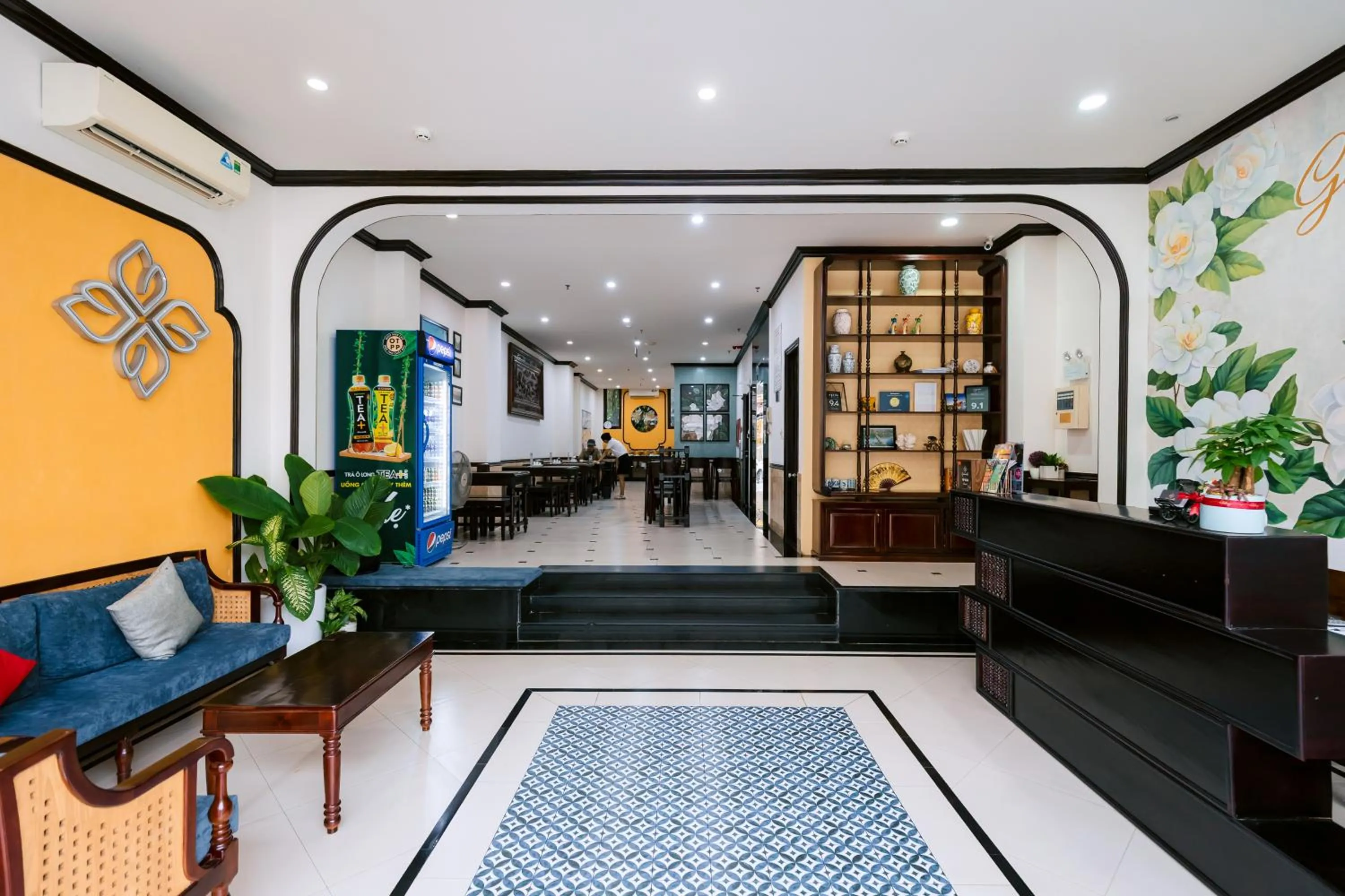 Restaurant/places to eat in Gardenia Hue Hotel