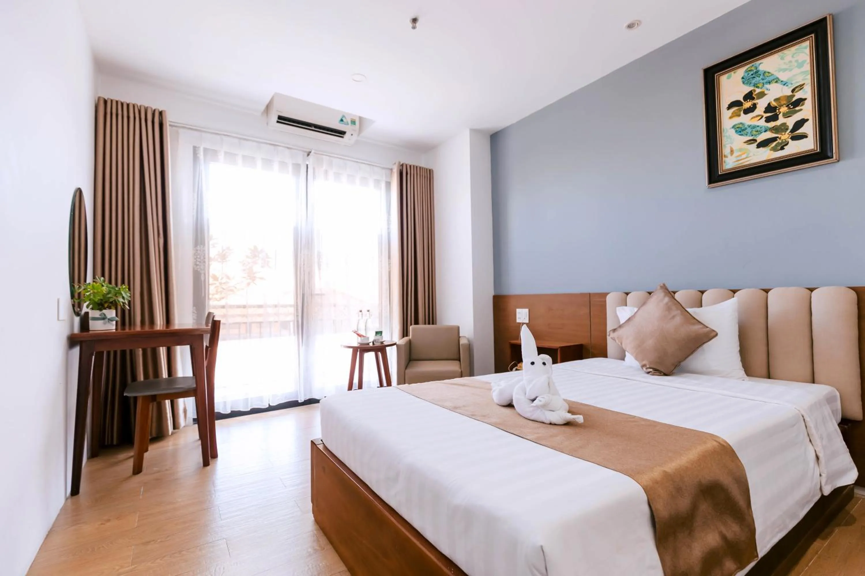 Bedroom, Bed in Gardenia Hue Hotel