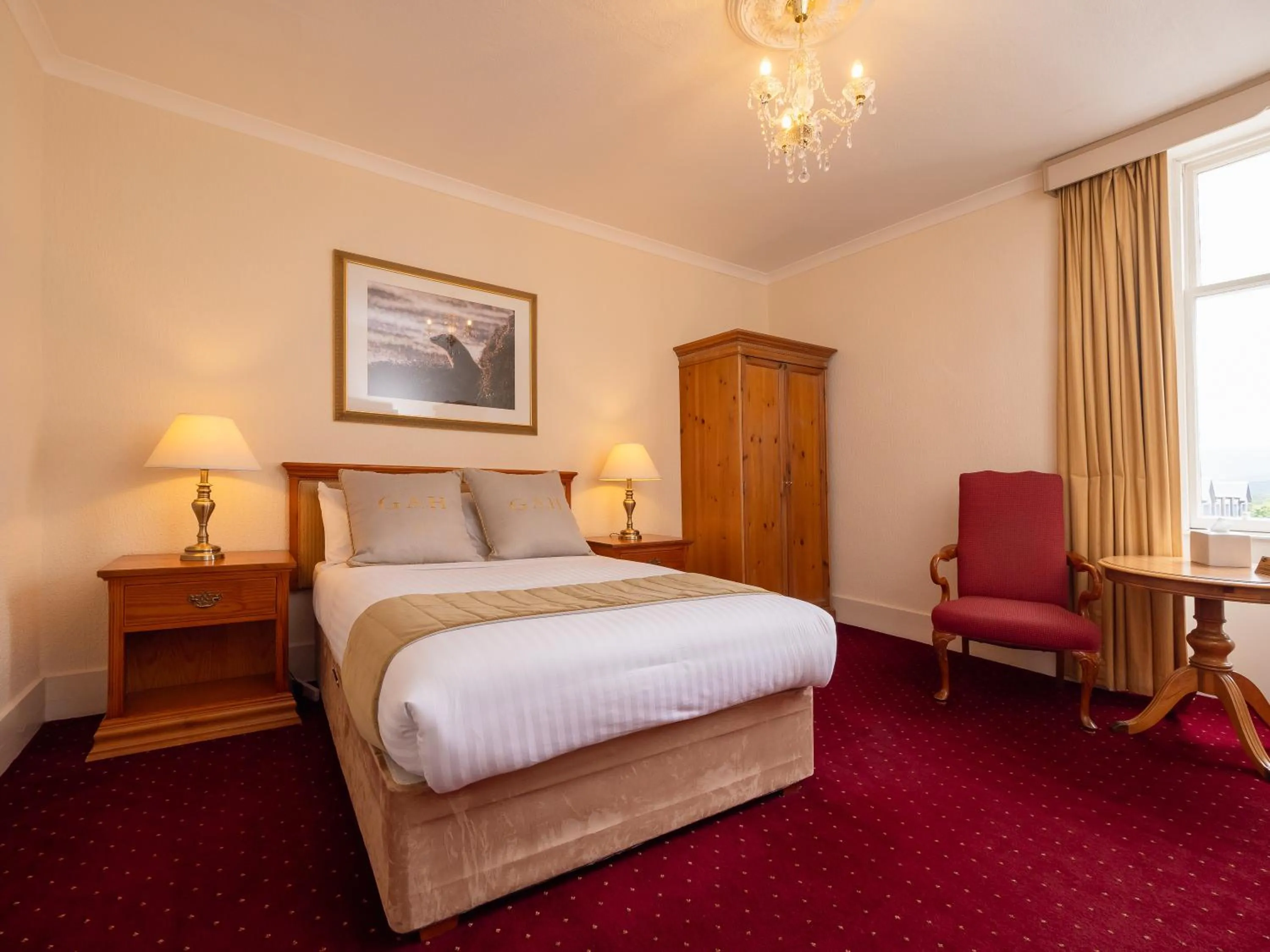 Bed in Grant Arms Hotel