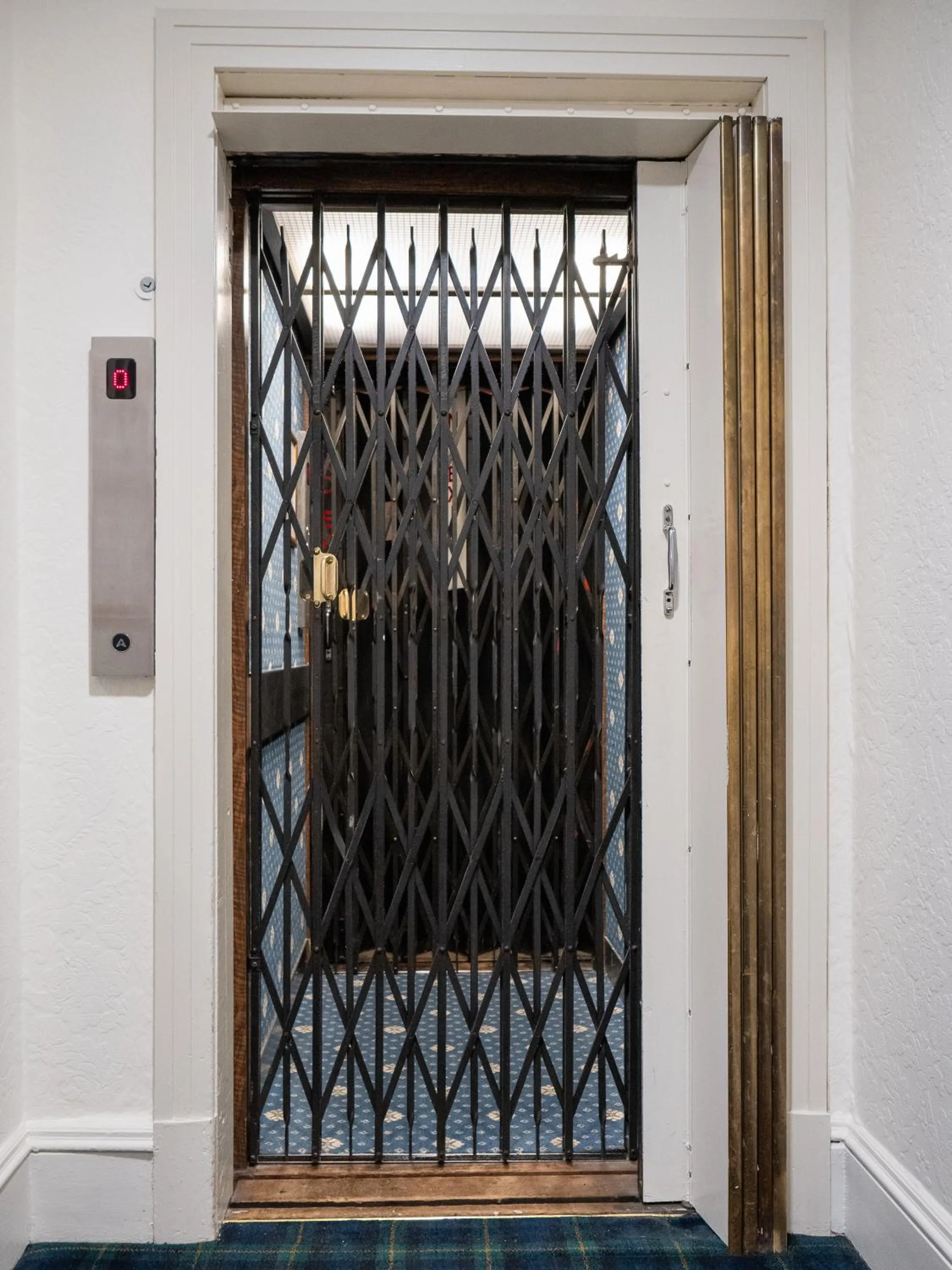 elevator in Grant Arms Hotel