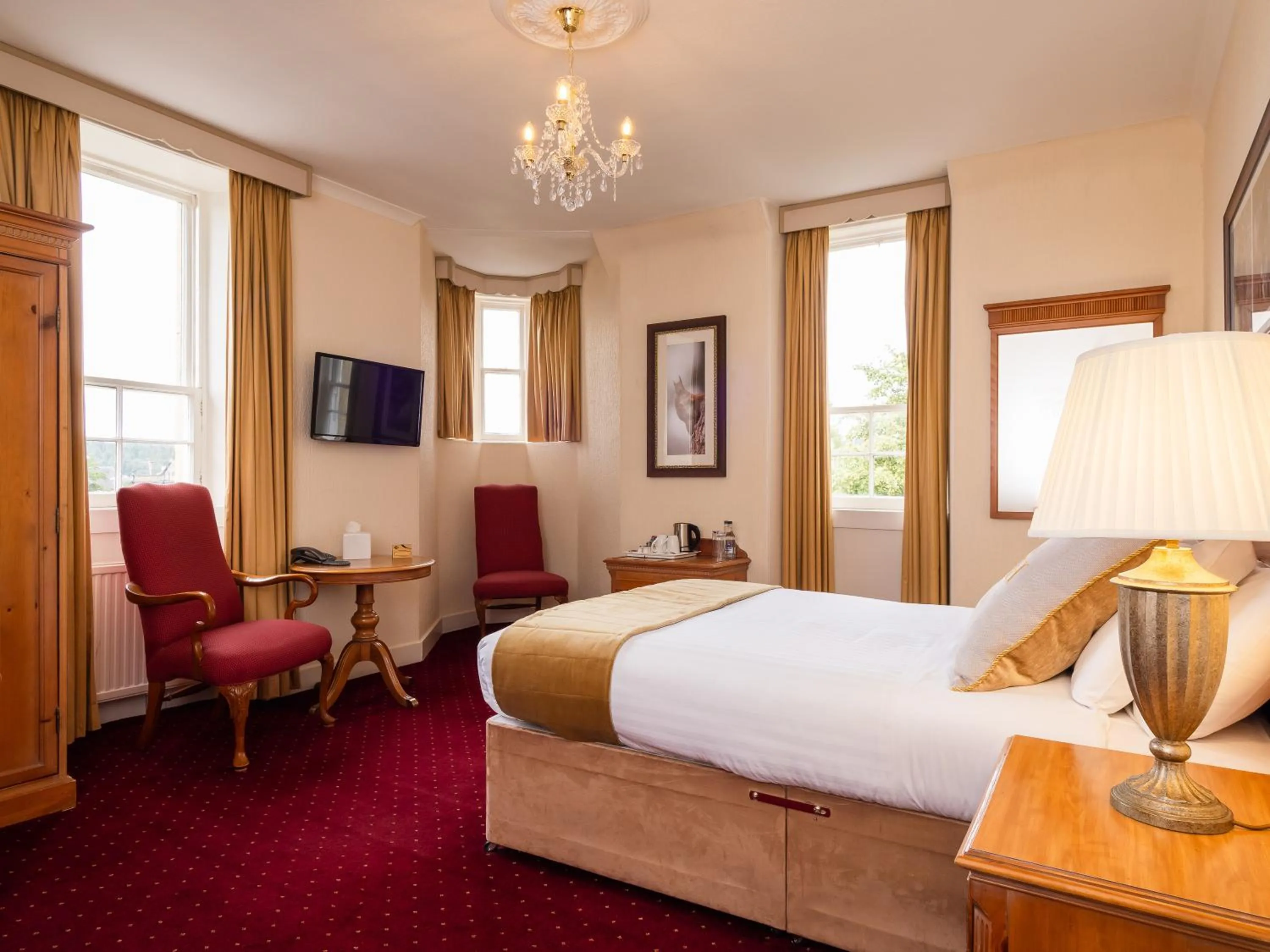 Bedroom, Bed in Grant Arms Hotel