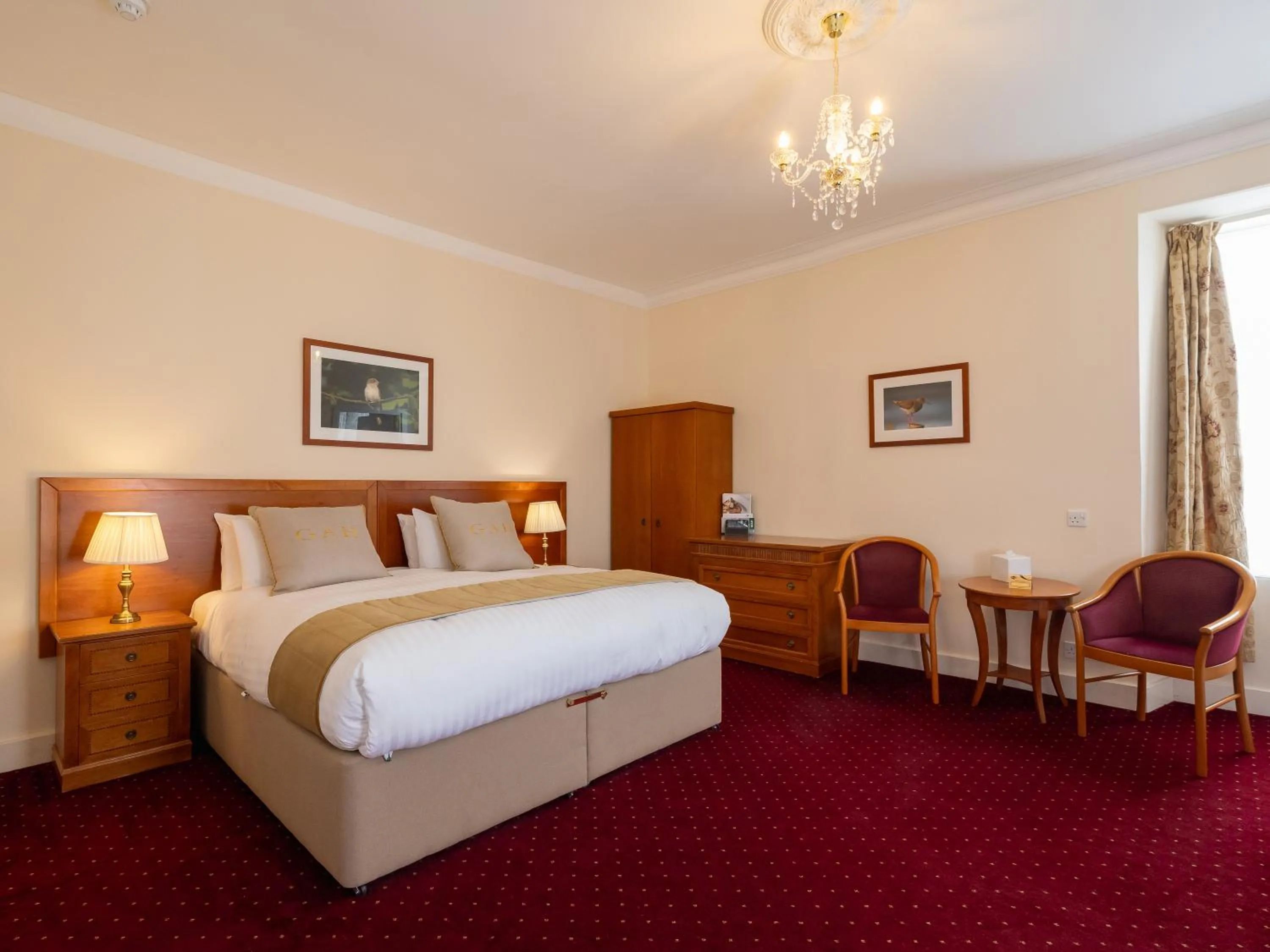 Bed in Grant Arms Hotel