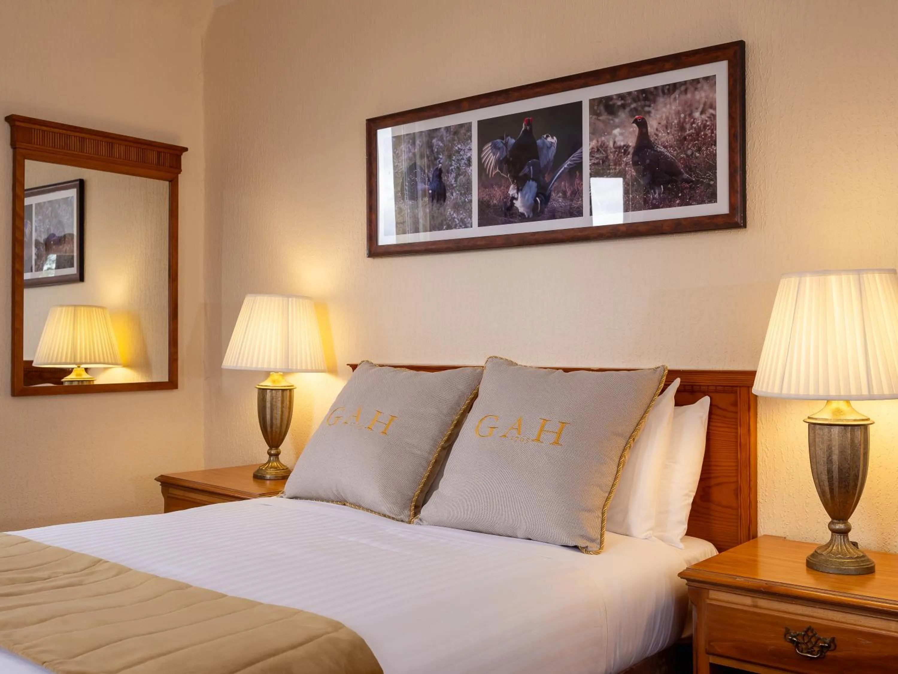 Bedroom, Bed in Grant Arms Hotel