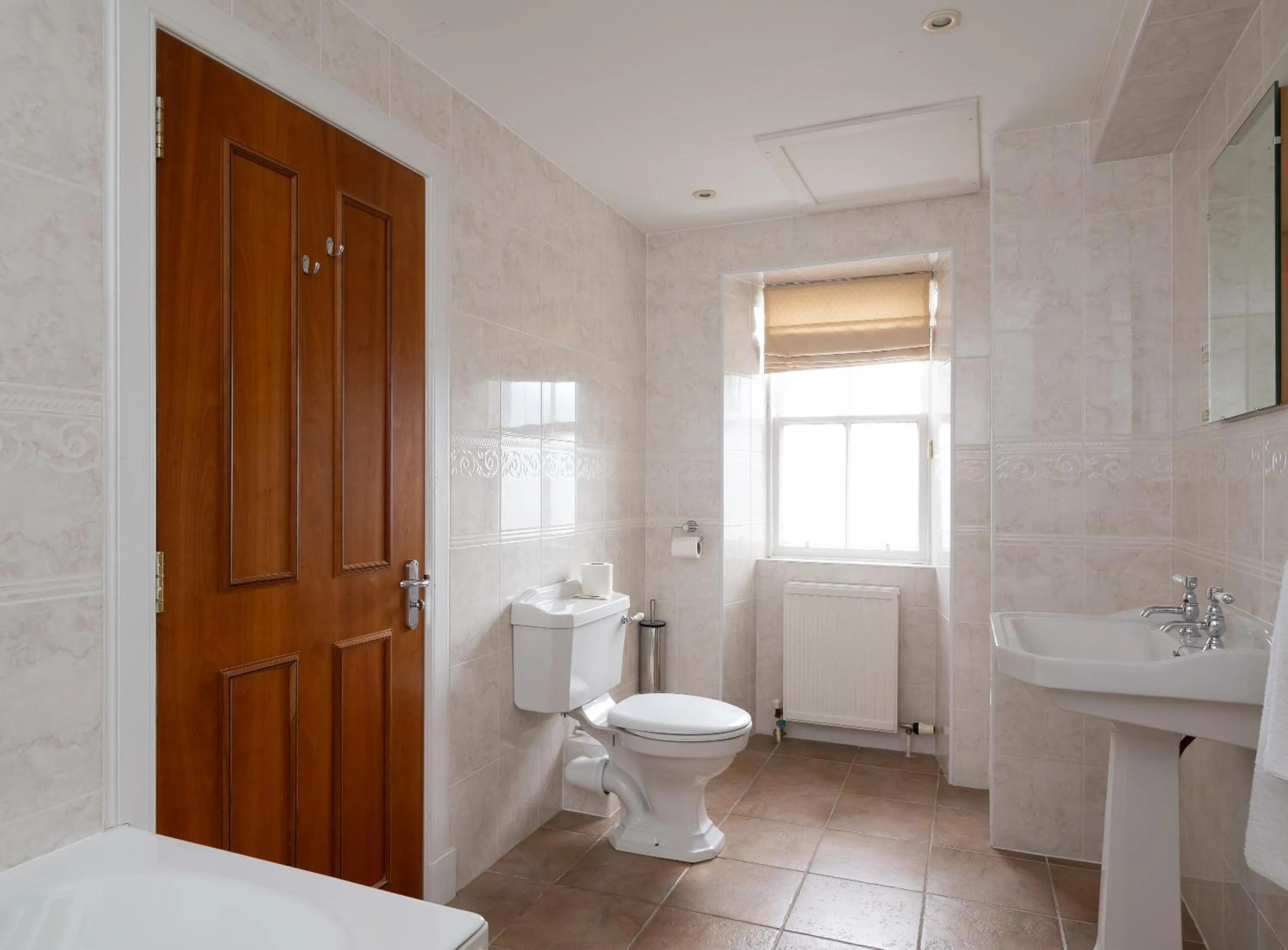 Bathroom in Grant Arms Hotel