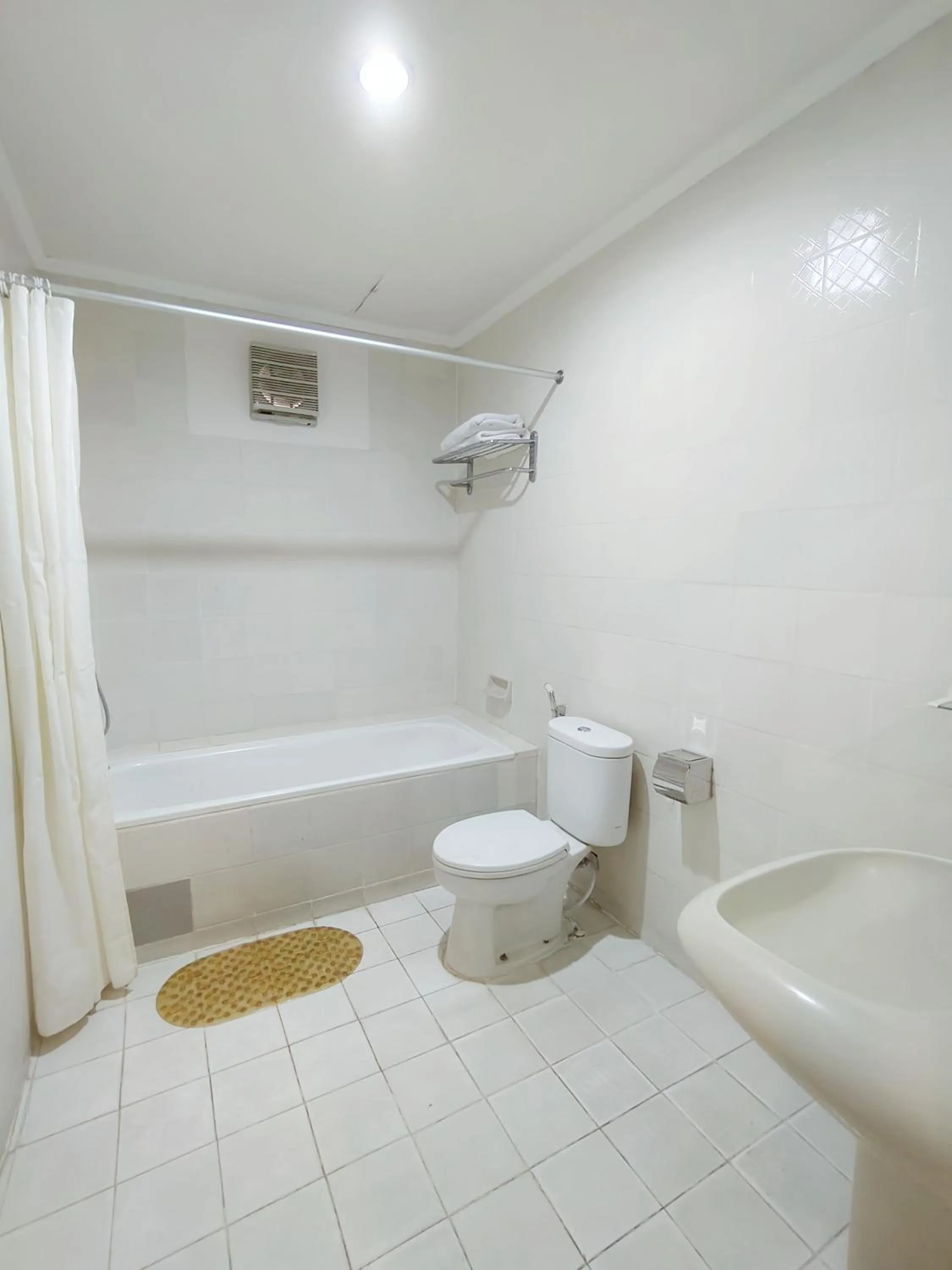 Bathroom in Lombok Garden Hotel