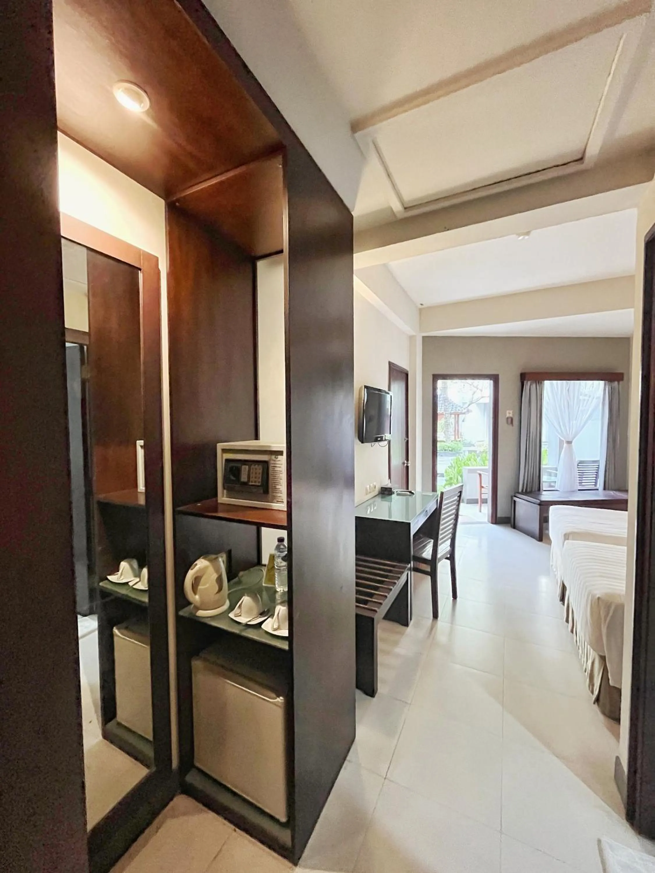 Coffee/tea facilities, Bed in Lombok Garden Hotel