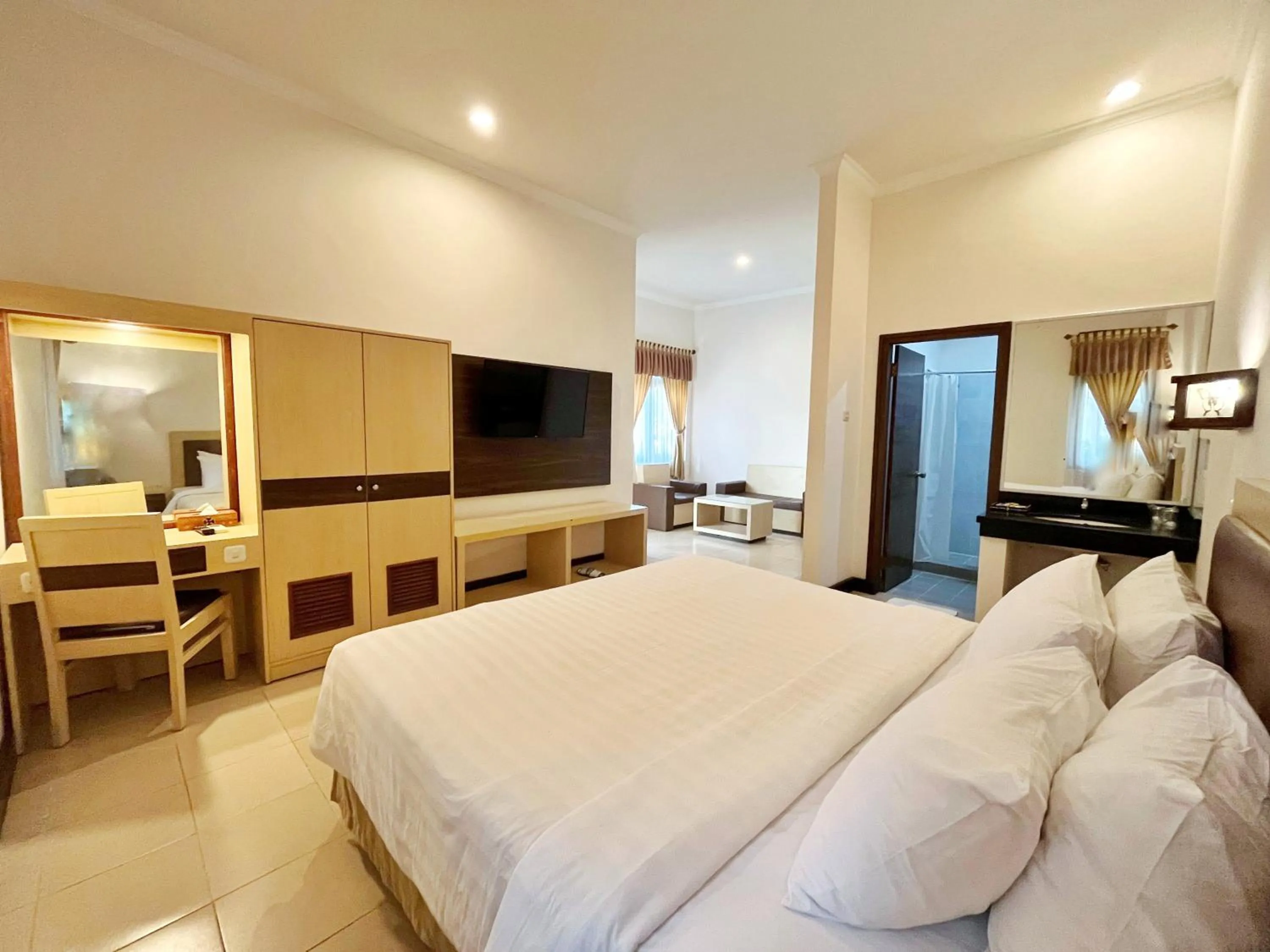 Bed in Lombok Garden Hotel