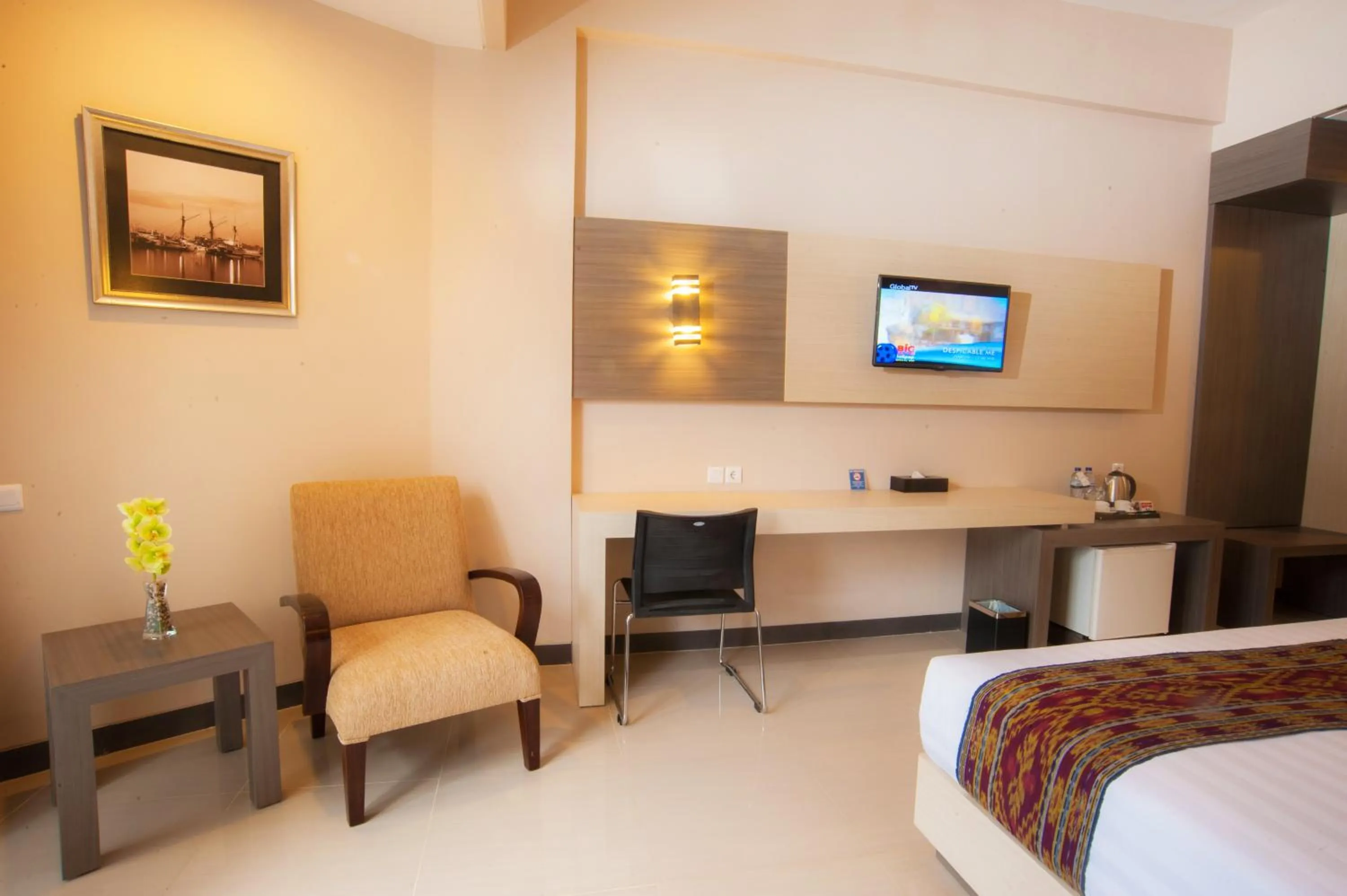 TV and multimedia, Bed in Lombok Raya Hotel