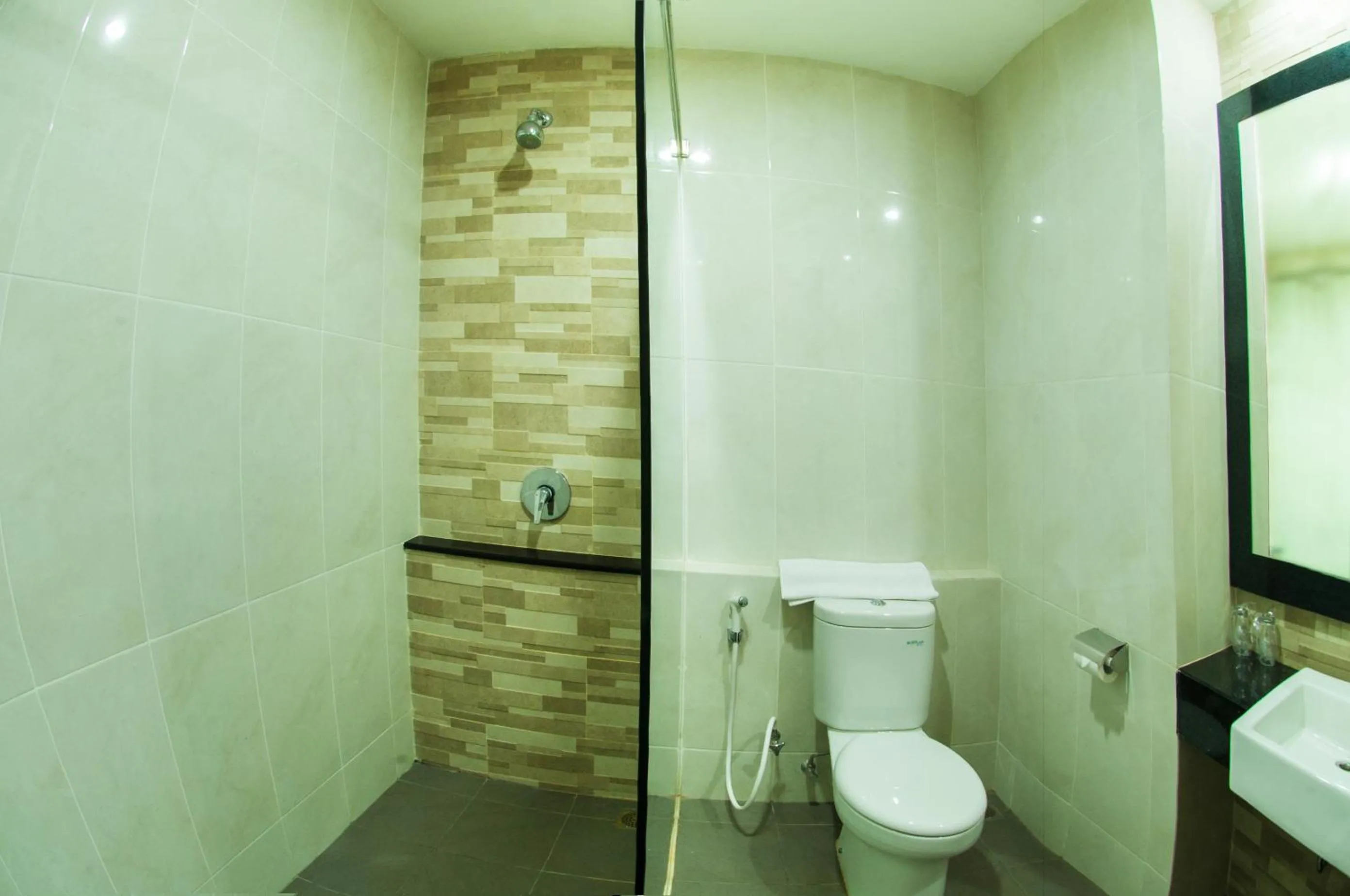 Shower in Lombok Raya Hotel