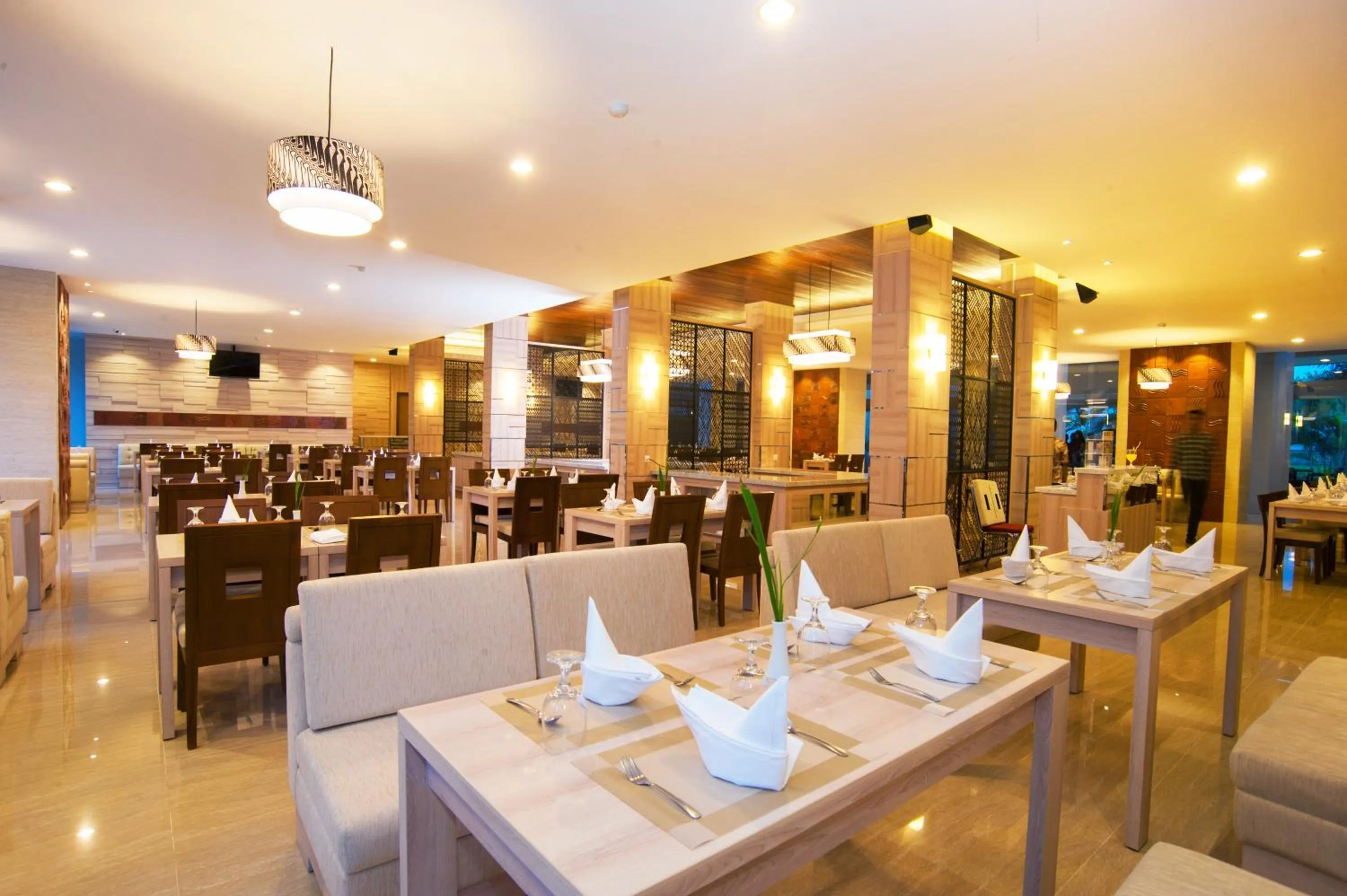 Restaurant/places to eat in Lombok Raya Hotel