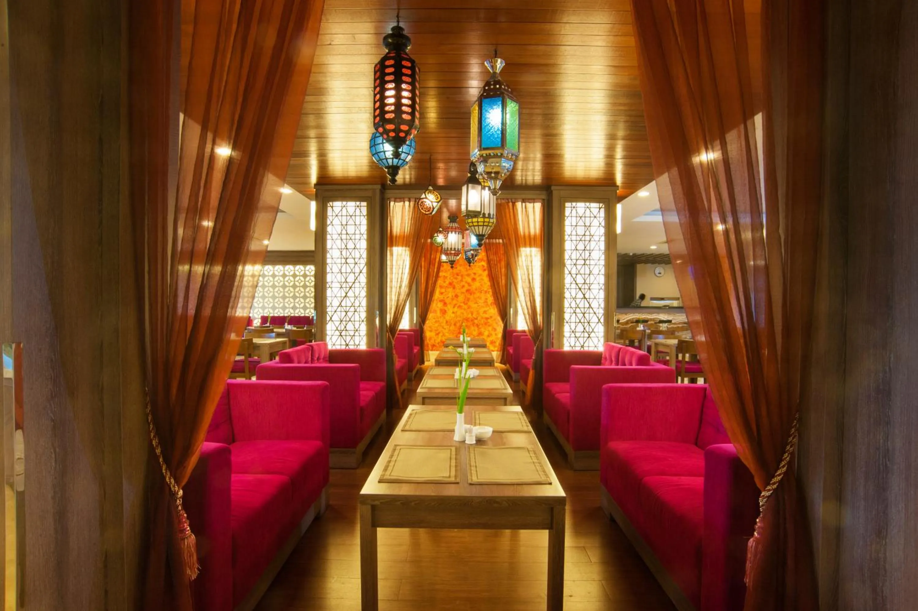 Restaurant/places to eat in Lombok Raya Hotel