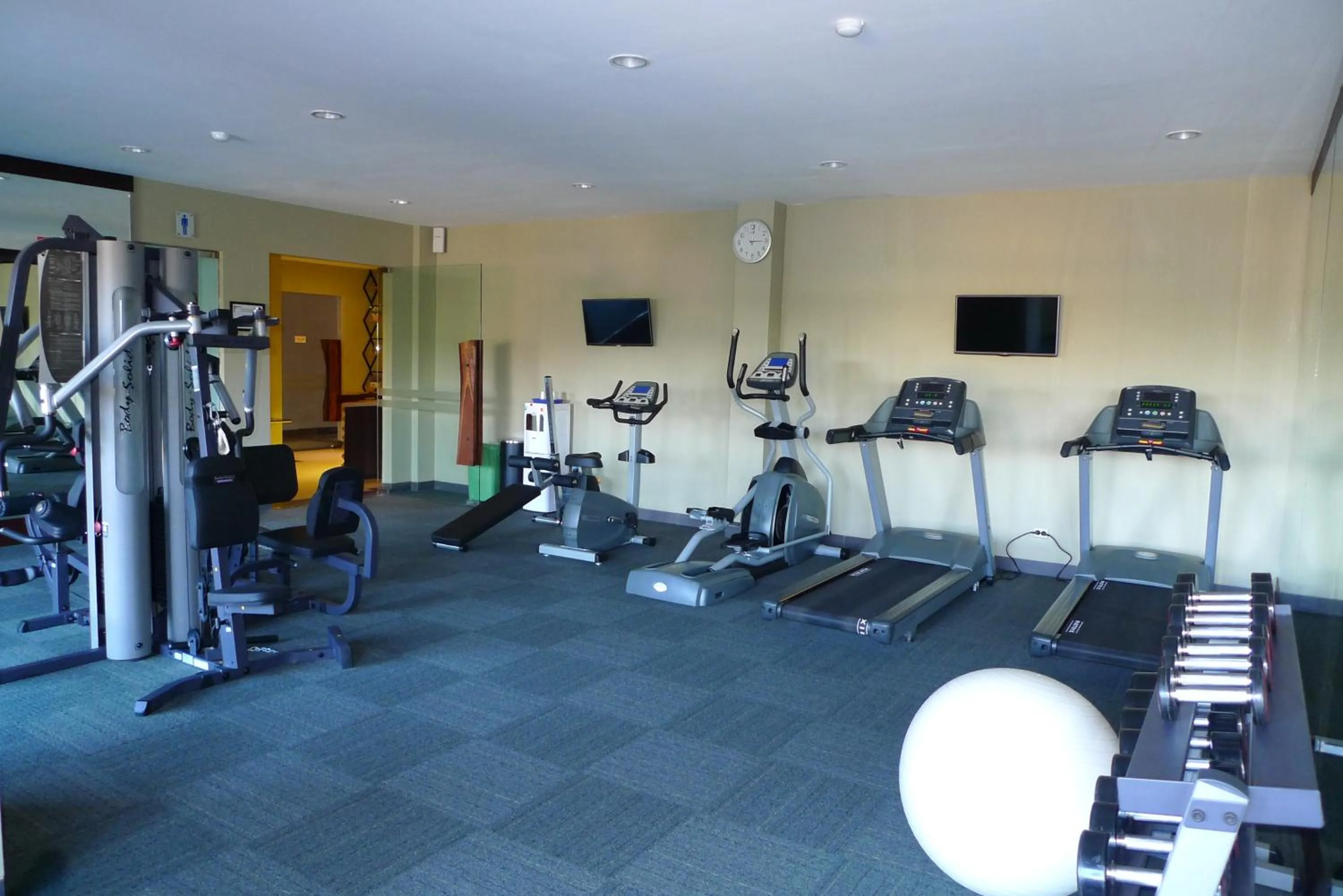 Fitness centre/facilities in Lombok Raya Hotel
