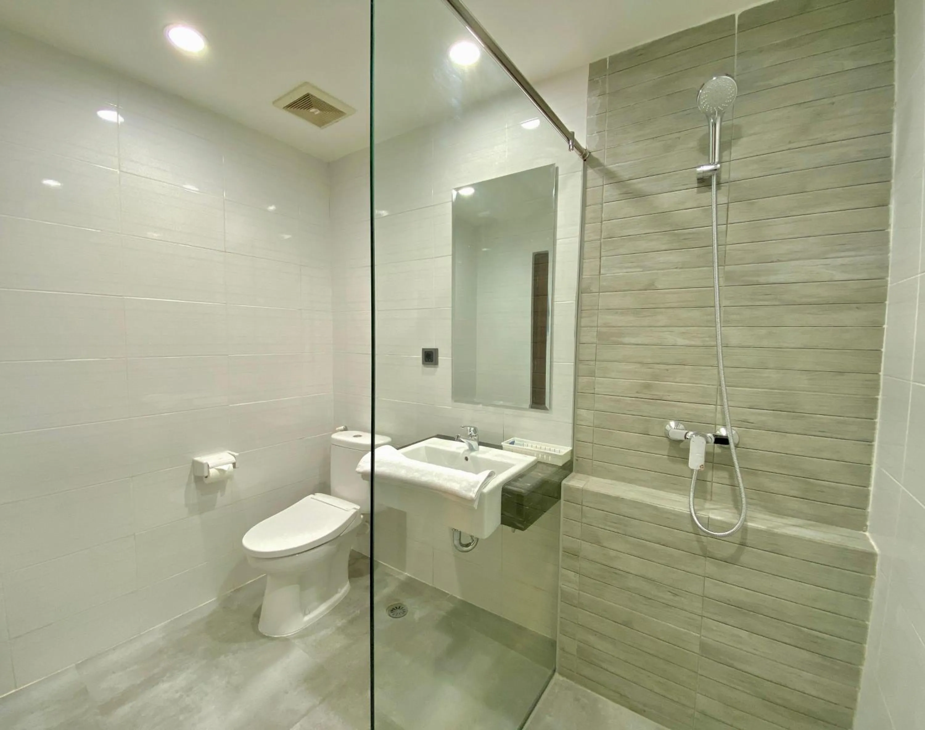 Shower in Lombok Raya Hotel