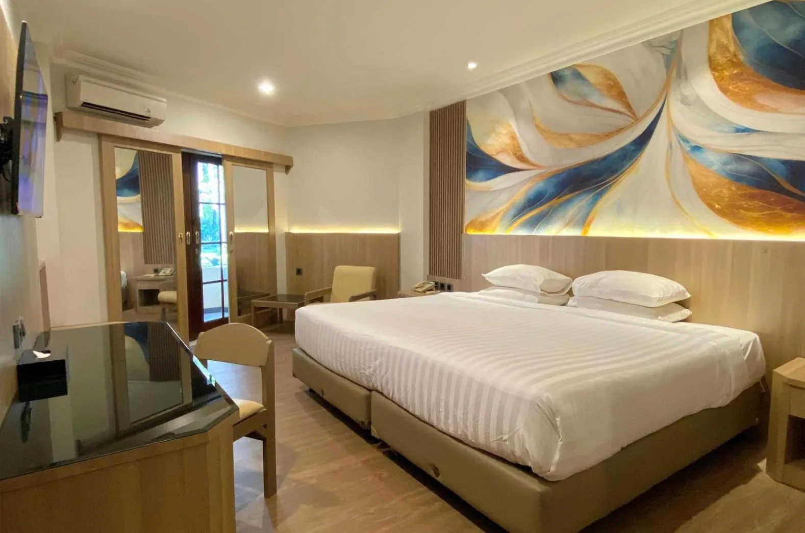 Bed in Lombok Raya Hotel