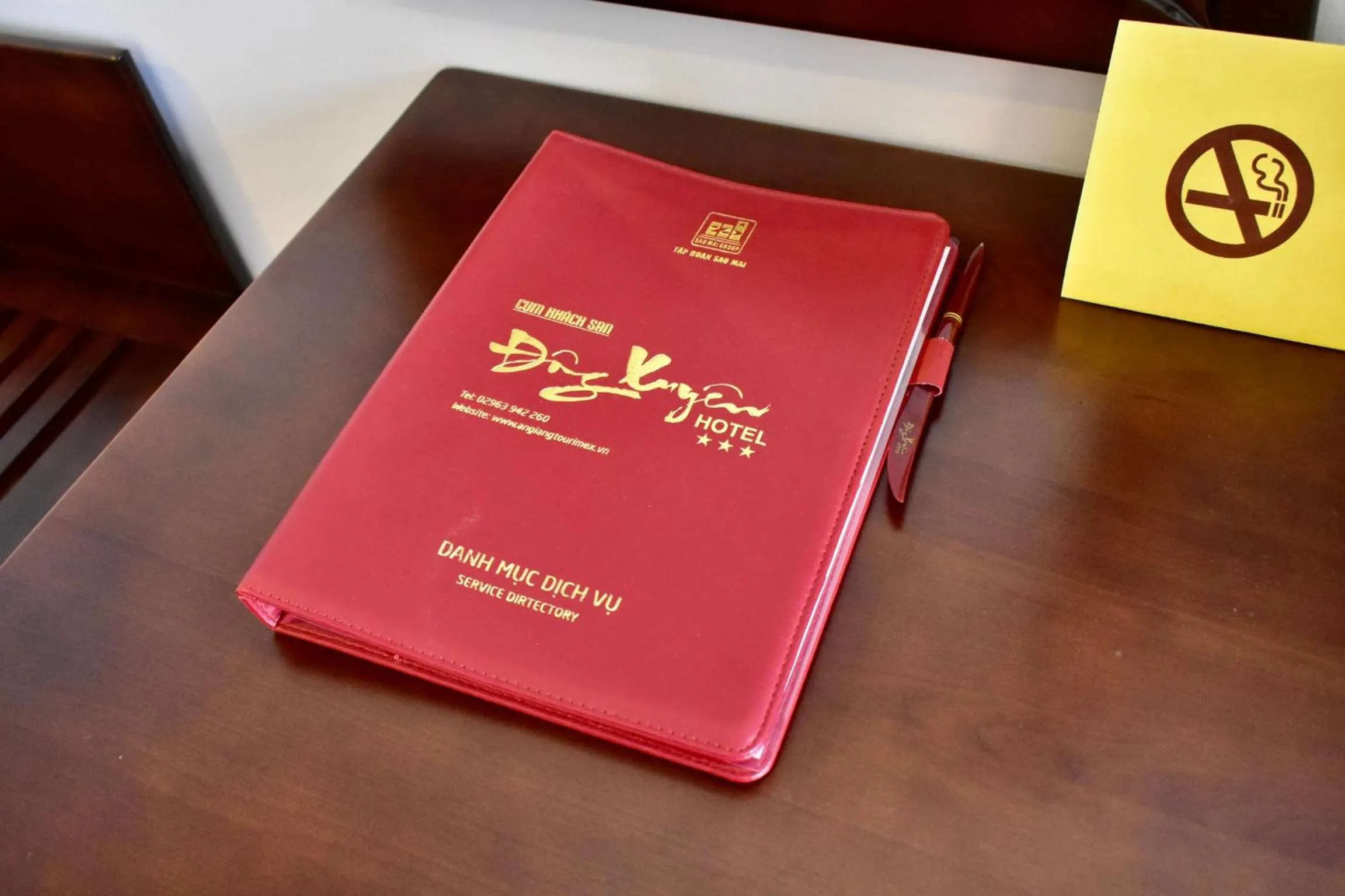 Text overlay in Đông Xuyên Hotel