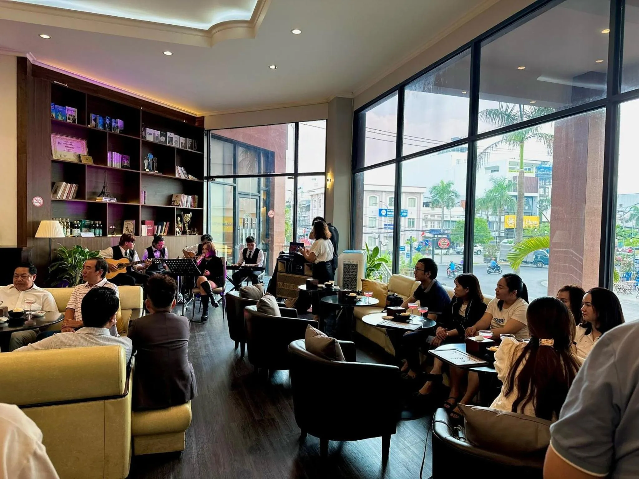 Restaurant/places to eat in Đông Xuyên Hotel