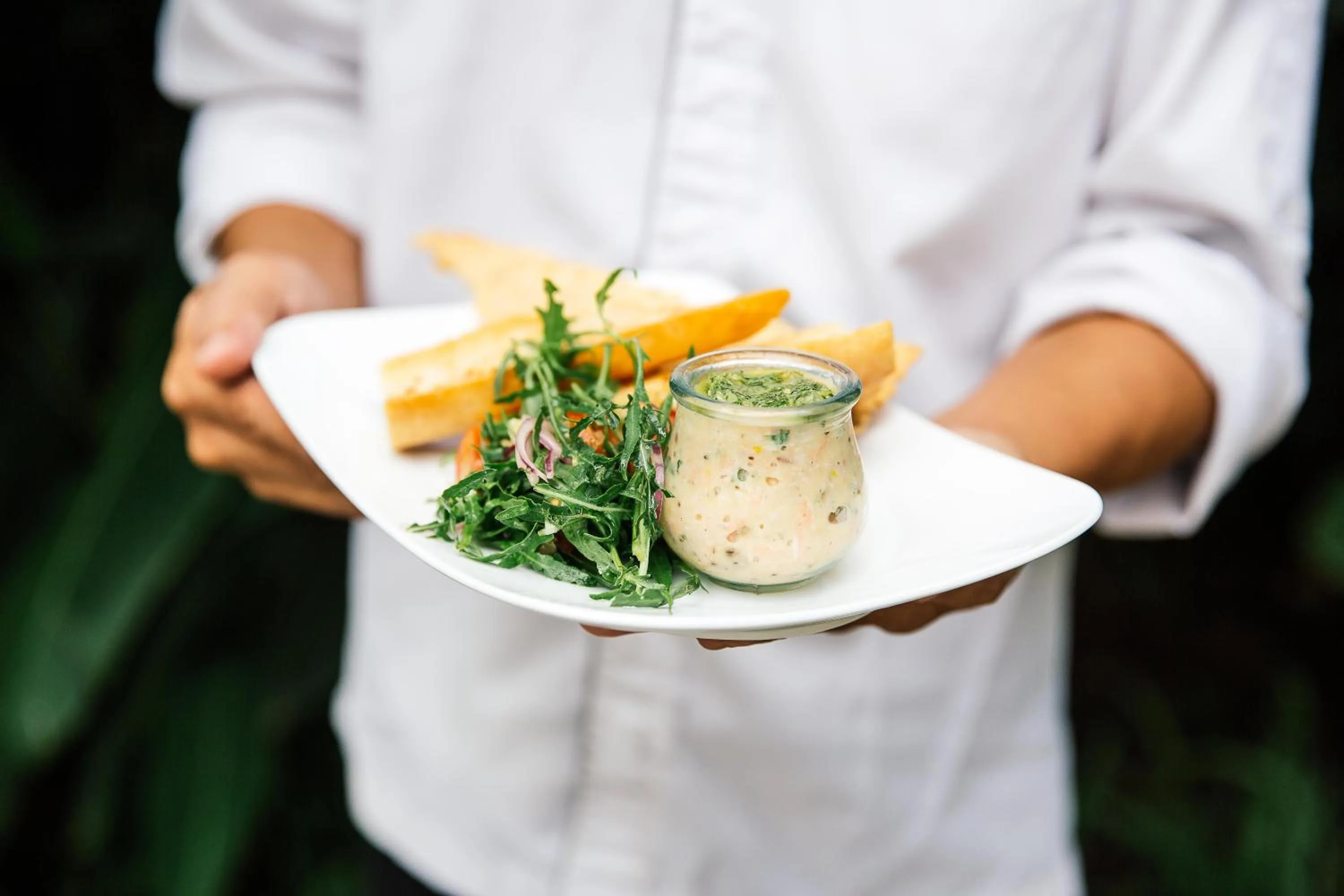 Restaurant/places to eat in Treeline Urban Resort