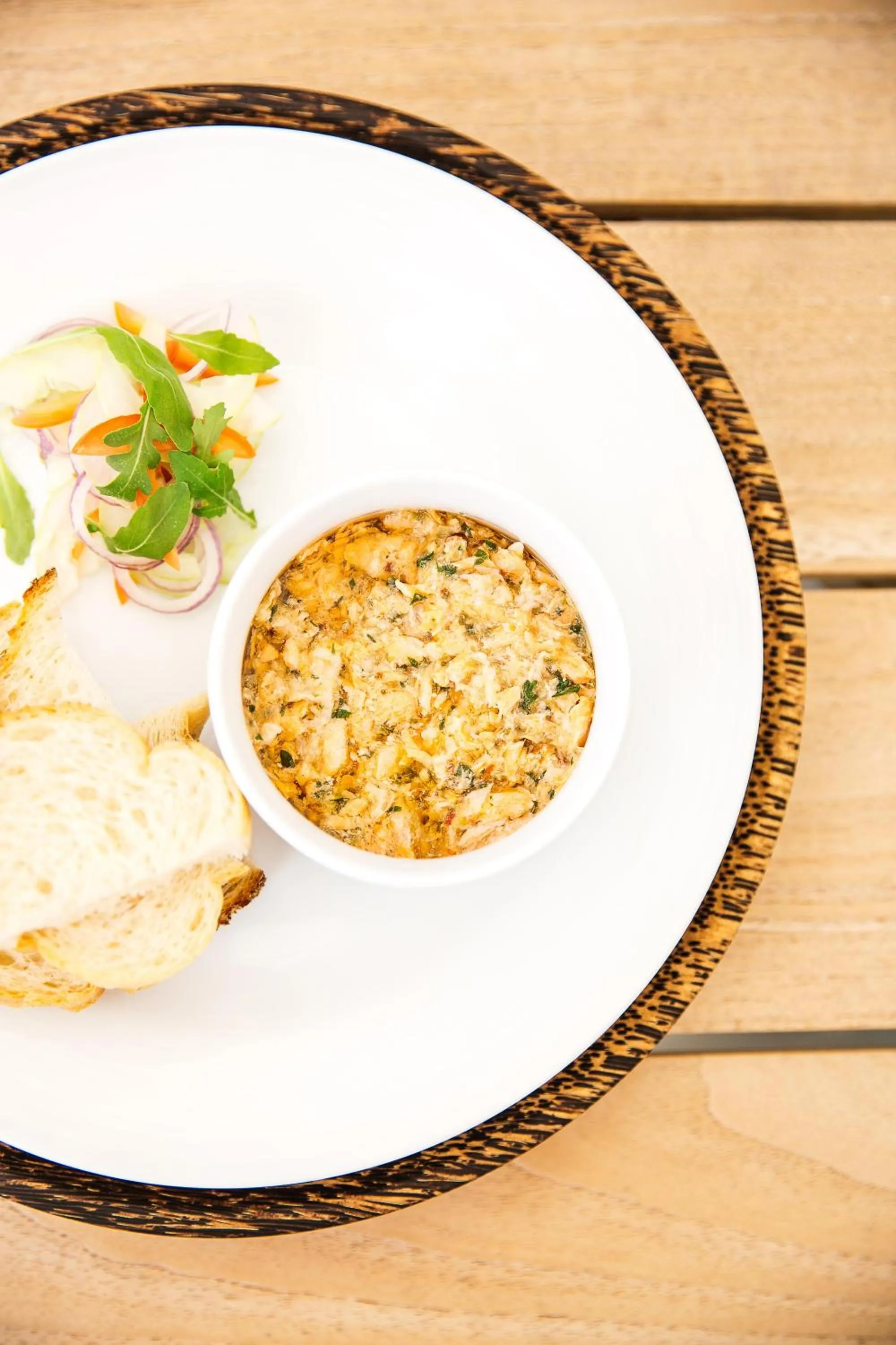 Restaurant/places to eat in Treeline Urban Resort