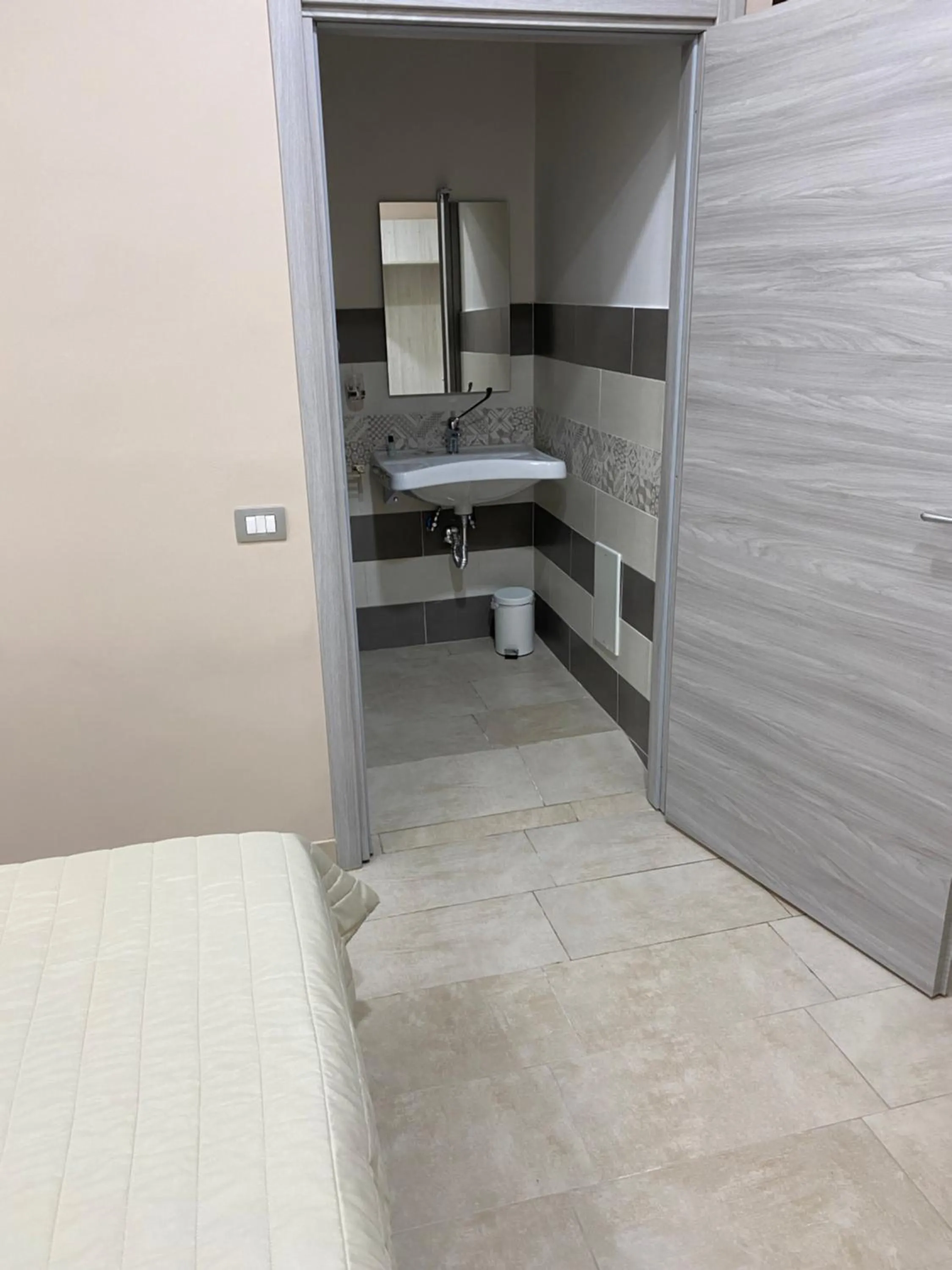 Bathroom, Bed in Hotel Poker