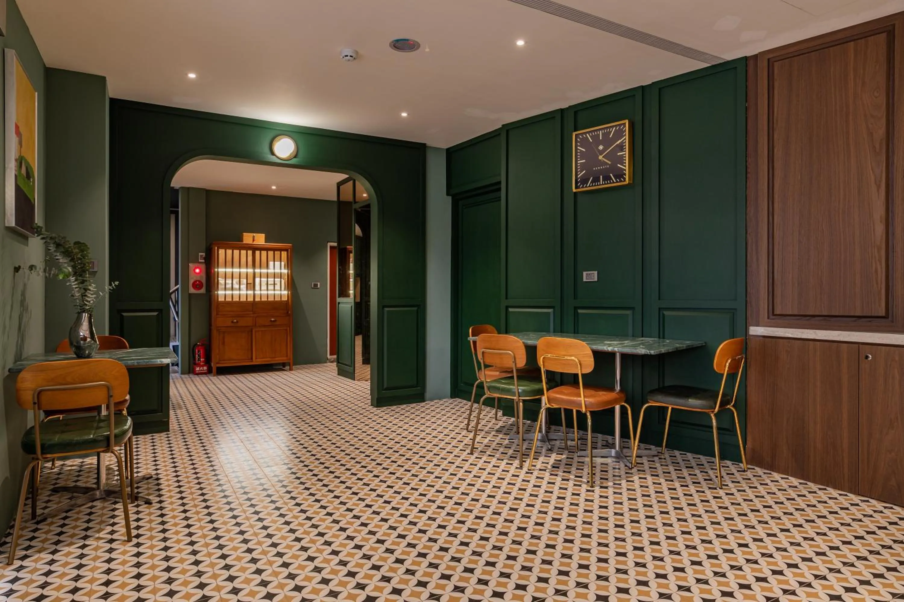 露夏旅社 l 納康商旅 l 智能入住 l 鄰近花園夜市