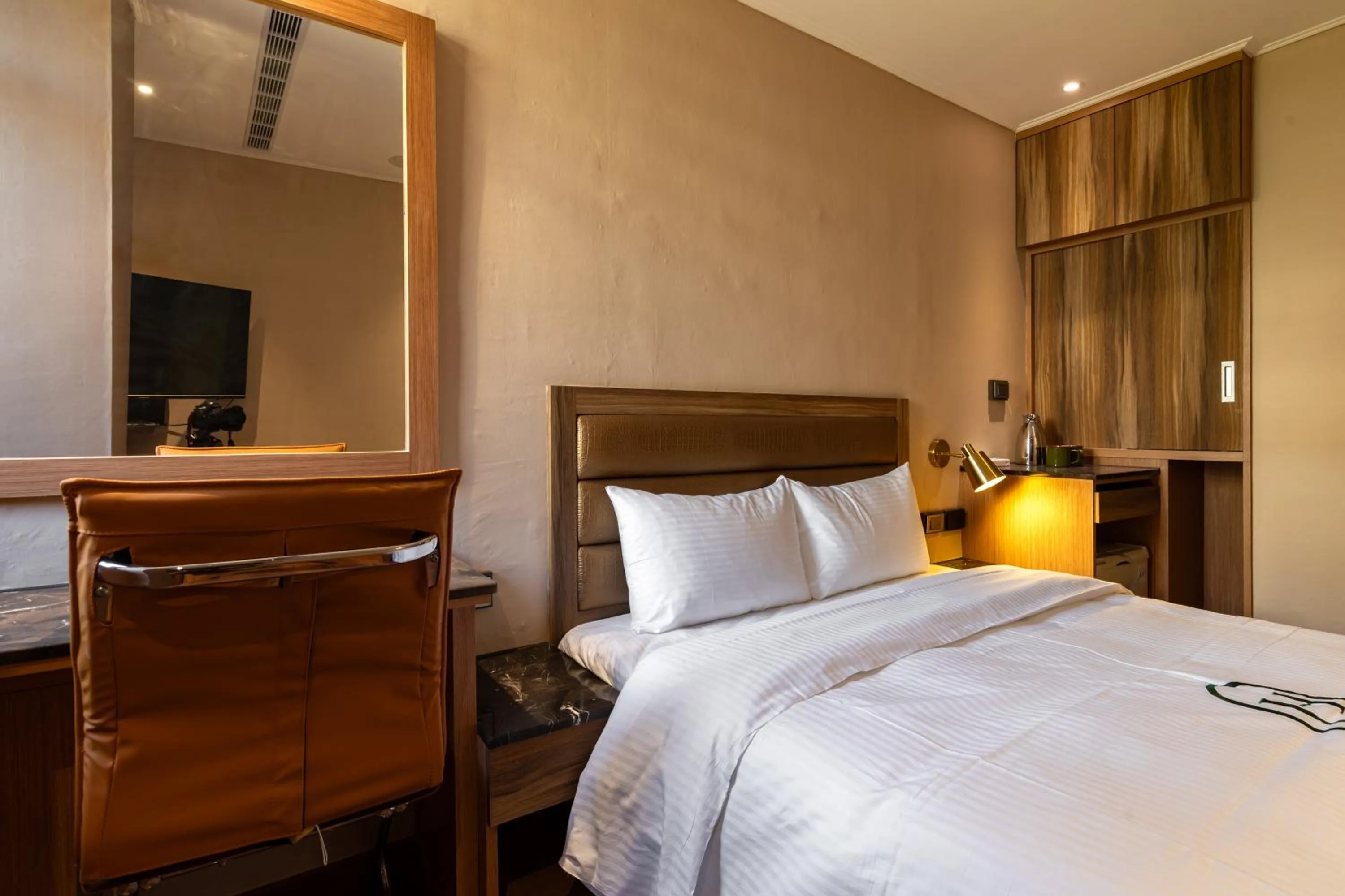 Bed in 露夏旅社 l 納康商旅 l 智能入住 l 鄰近花園夜市