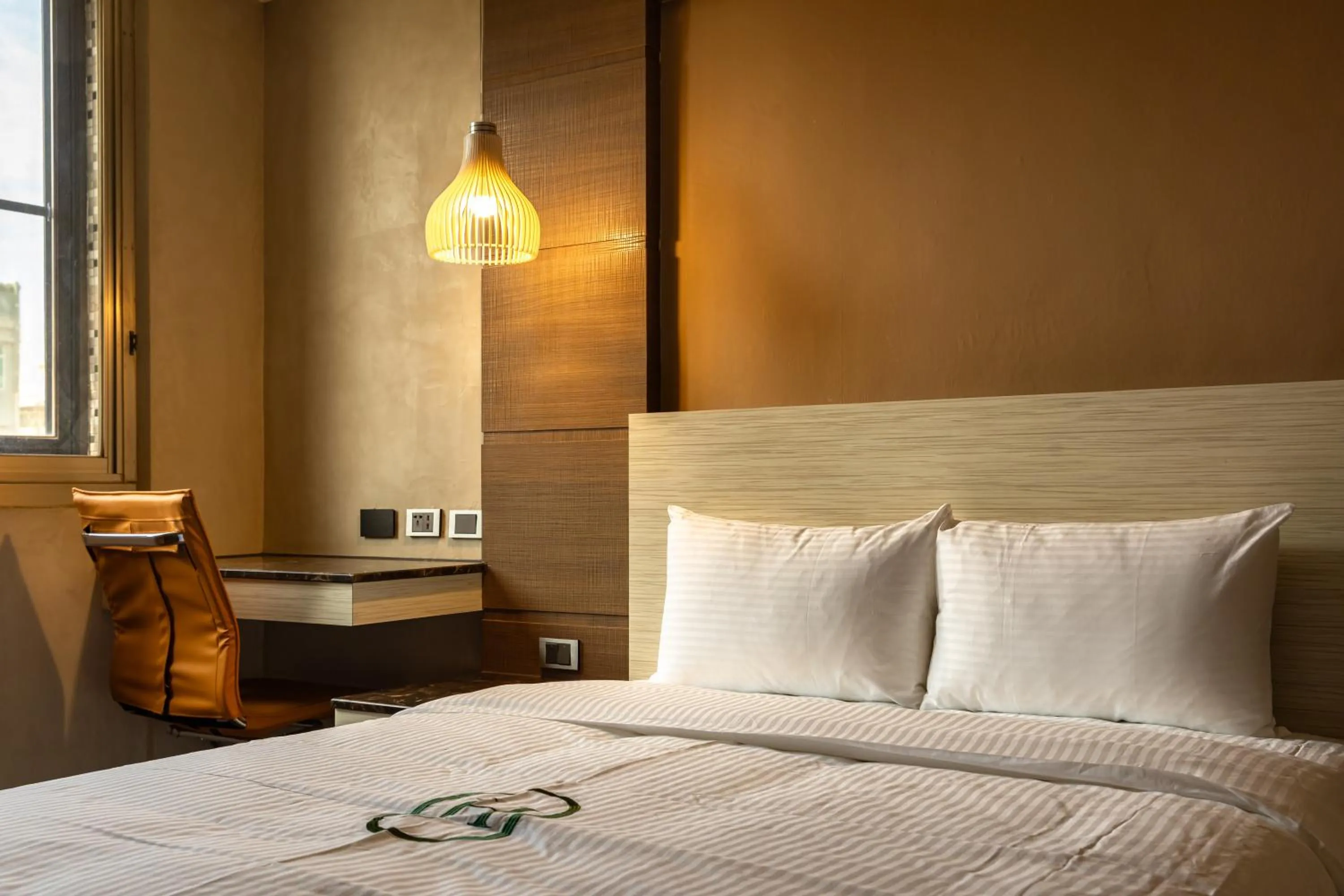 Bed in 露夏旅社 l 納康商旅 l 智能入住 l 鄰近花園夜市