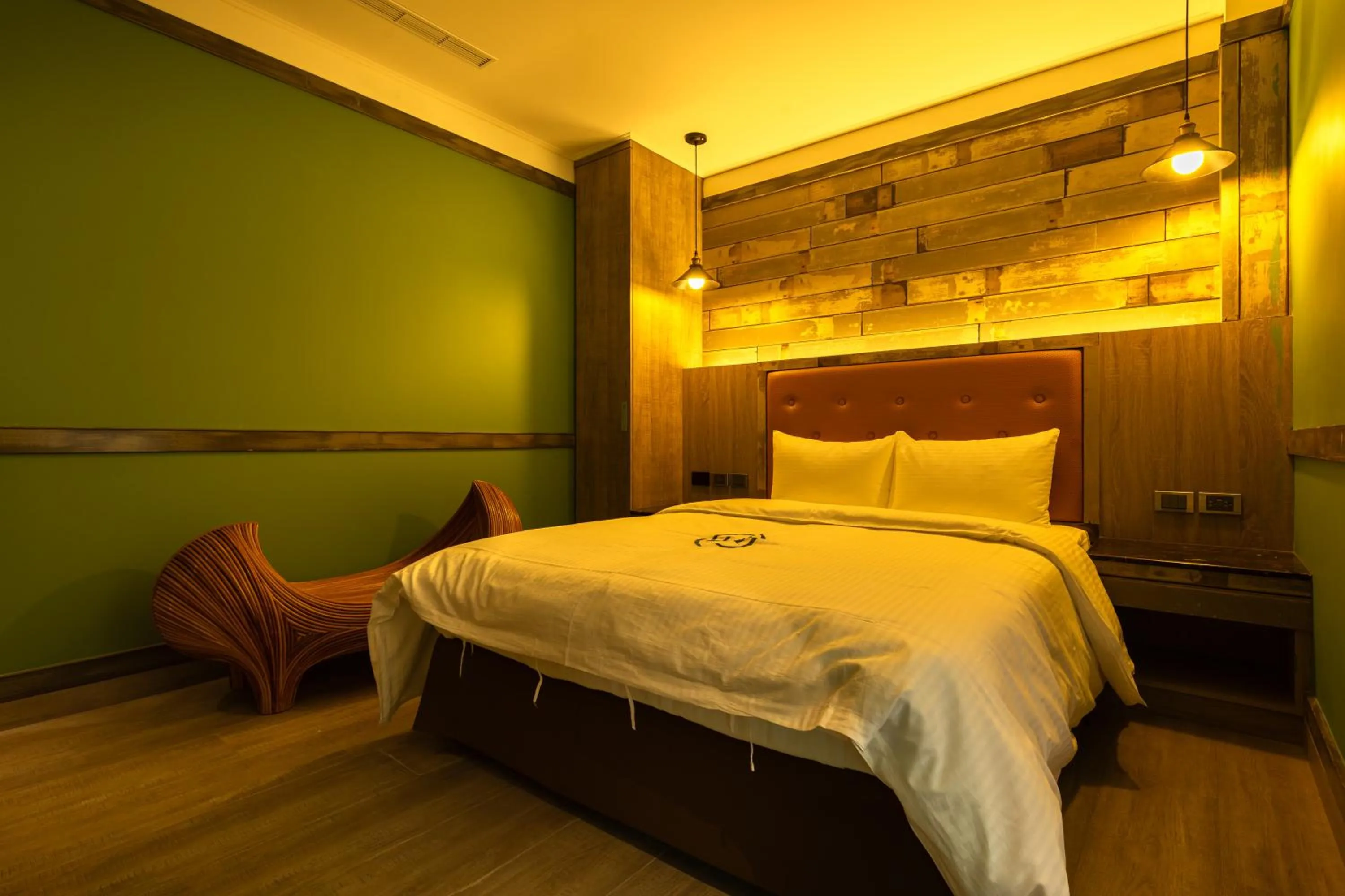 Bed in 露夏旅社 l 納康商旅 l 智能入住 l 鄰近花園夜市