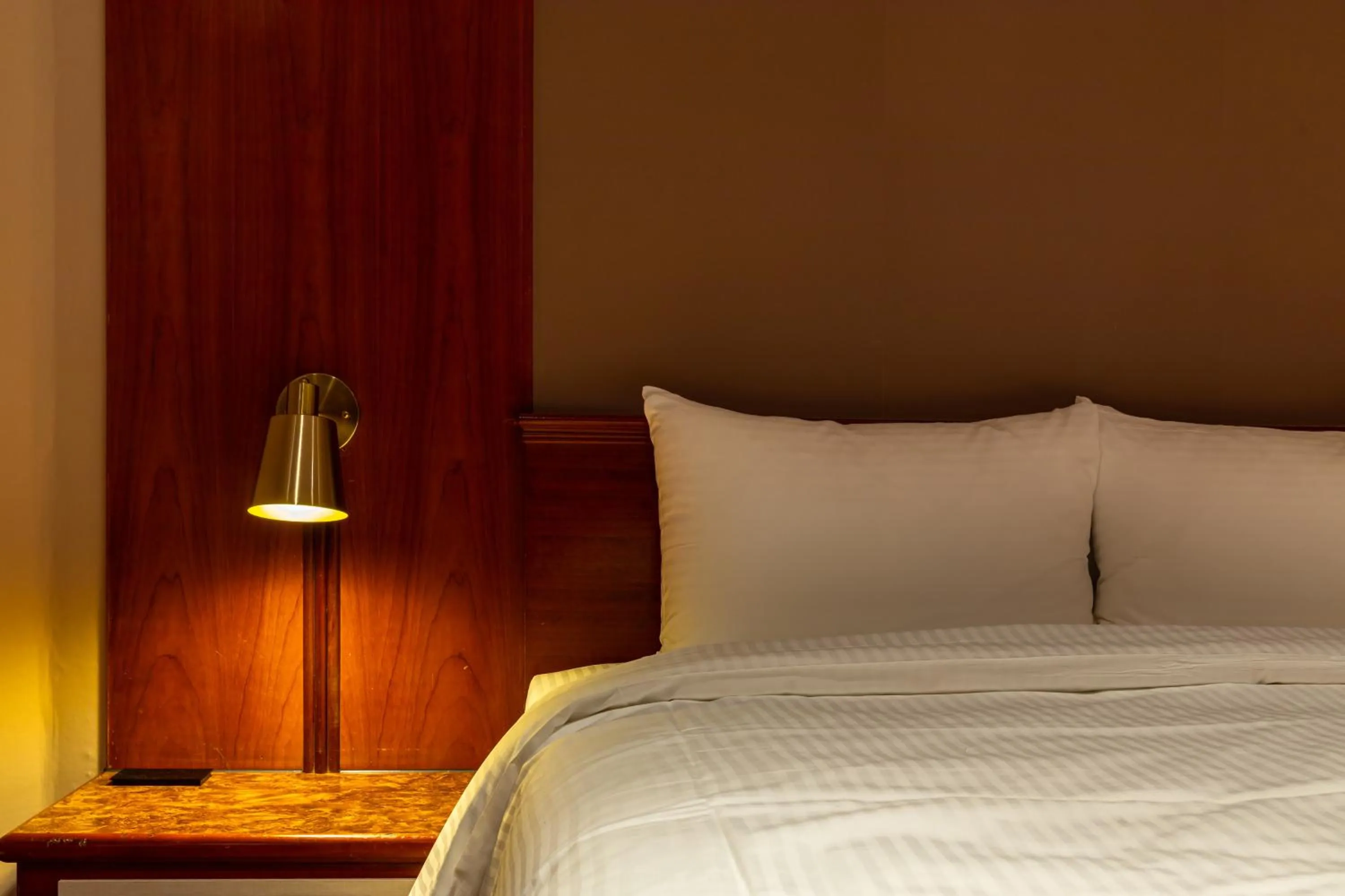 Bed in 露夏旅社 l 納康商旅 l 智能入住 l 鄰近花園夜市