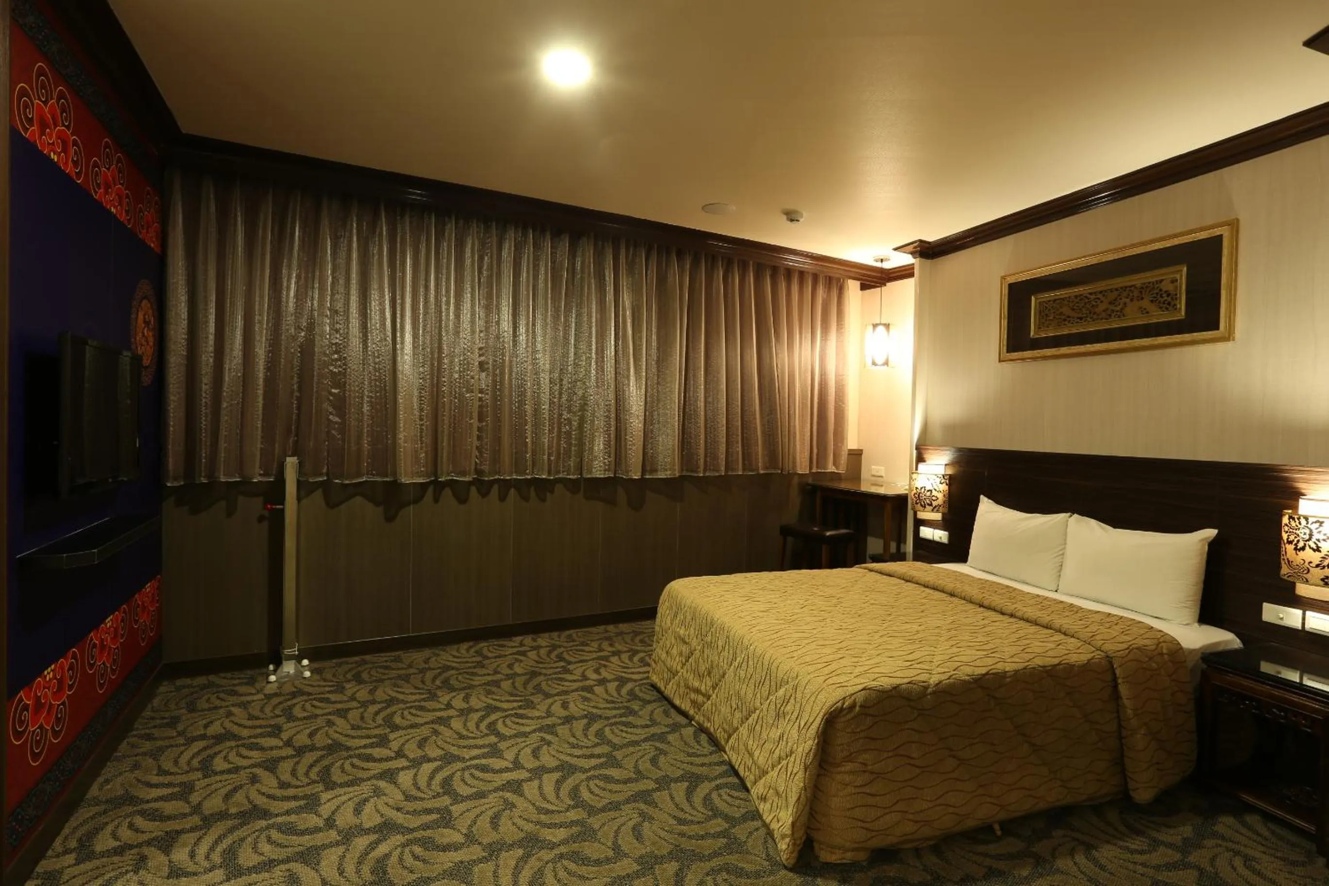 Bed in Monalisa Hotel