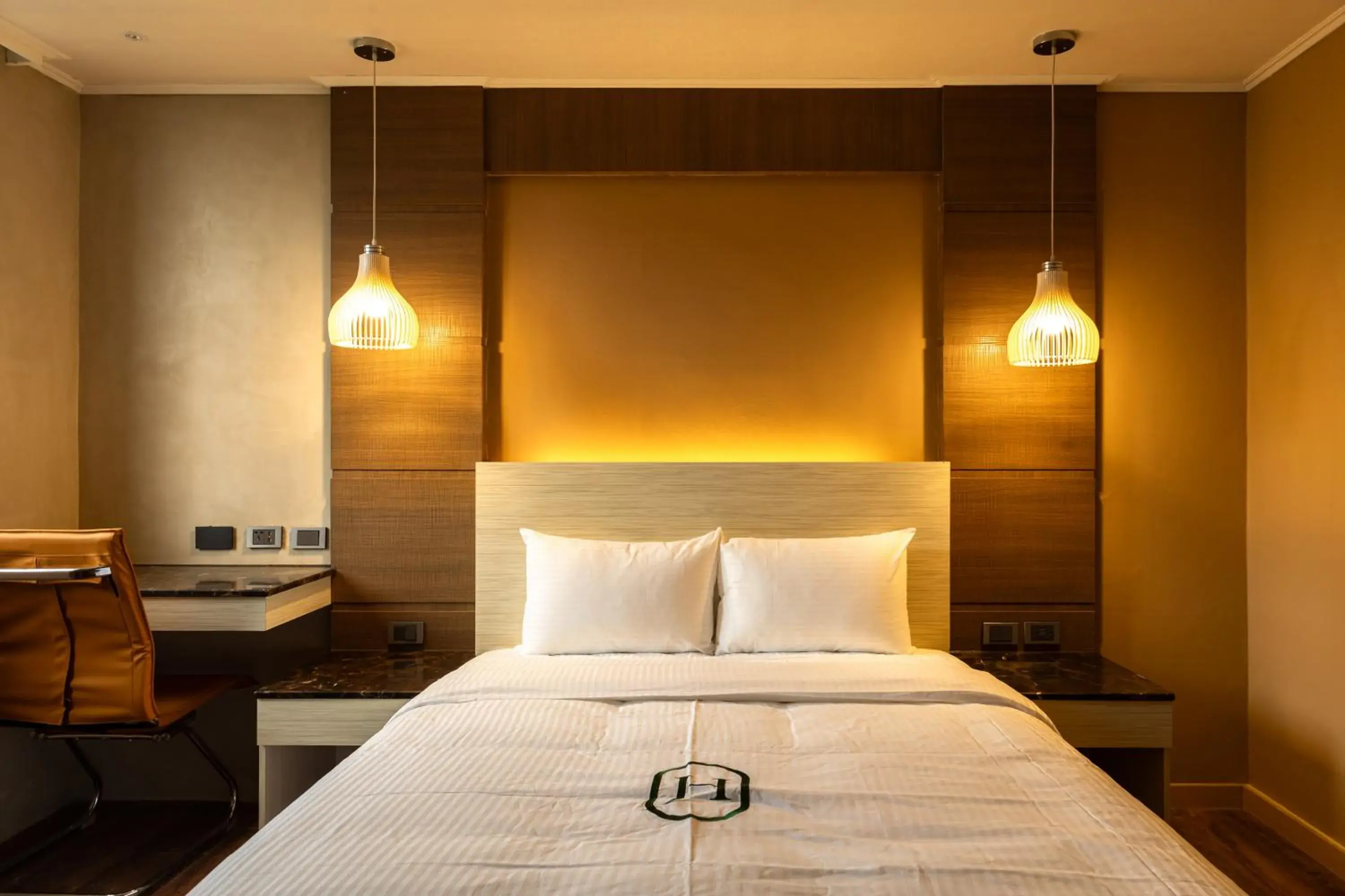 Deluxe Double Room with Bath - single occupancy in 露夏旅社 l 納康商旅 l 智能入住 l 鄰近花園夜市 Deluxe Double Room with Bath - single occupancy in 露夏旅社 l 納康商旅 l 智能入住 l 鄰近花園夜市