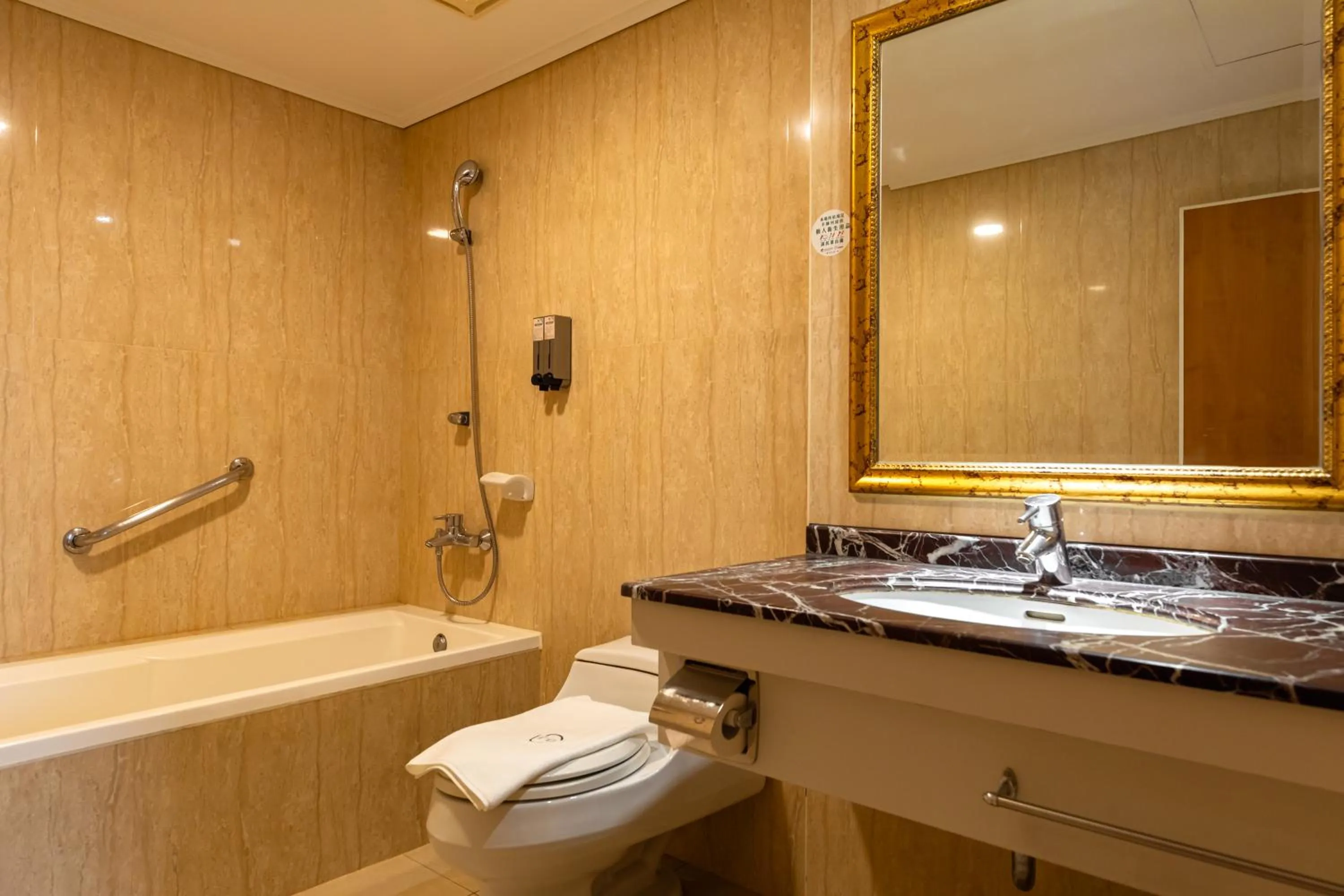 露夏旅社 l 納康商旅 l 智能入住 l 鄰近花園夜市