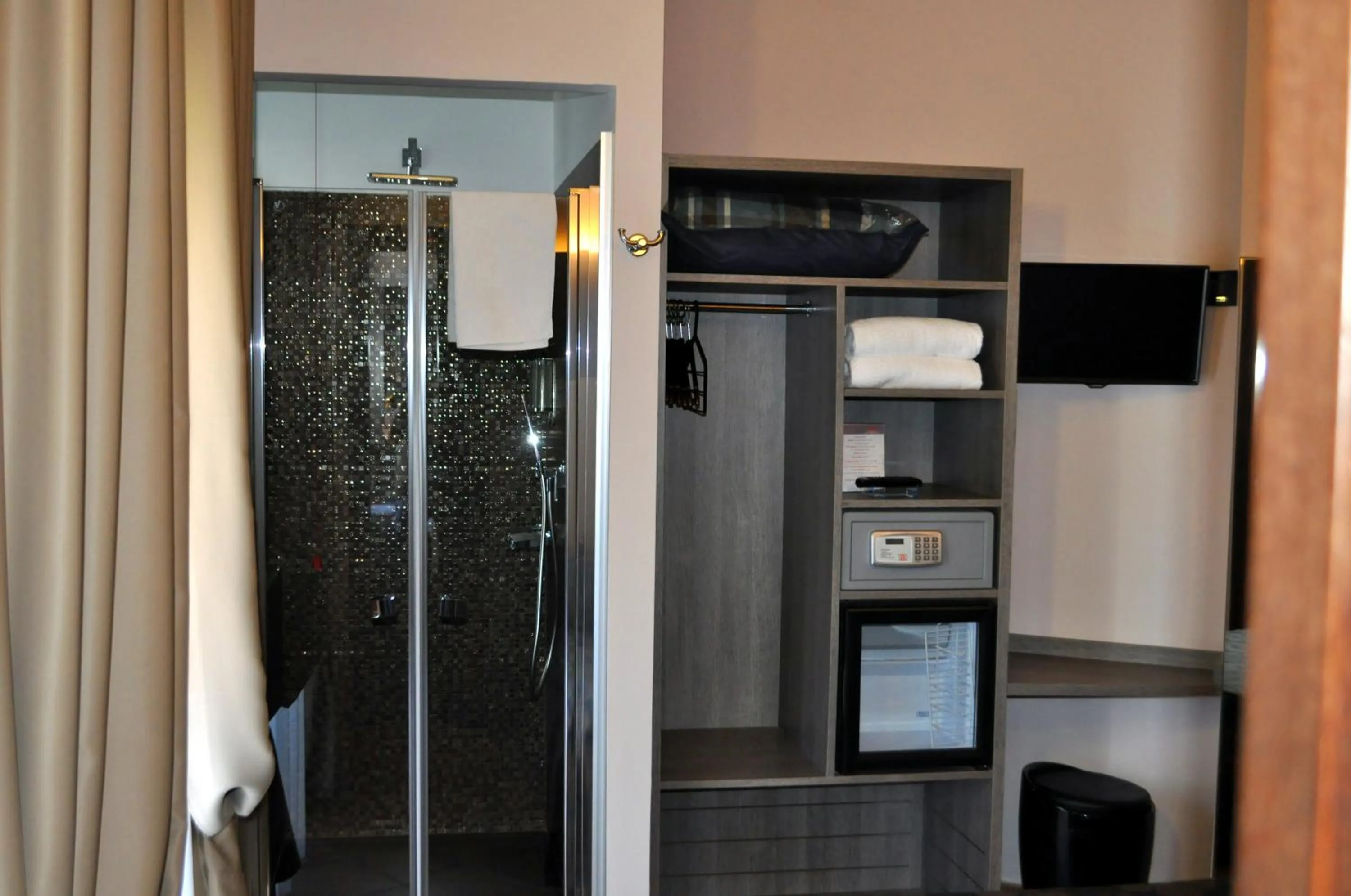 Shower in Hotel San Marco