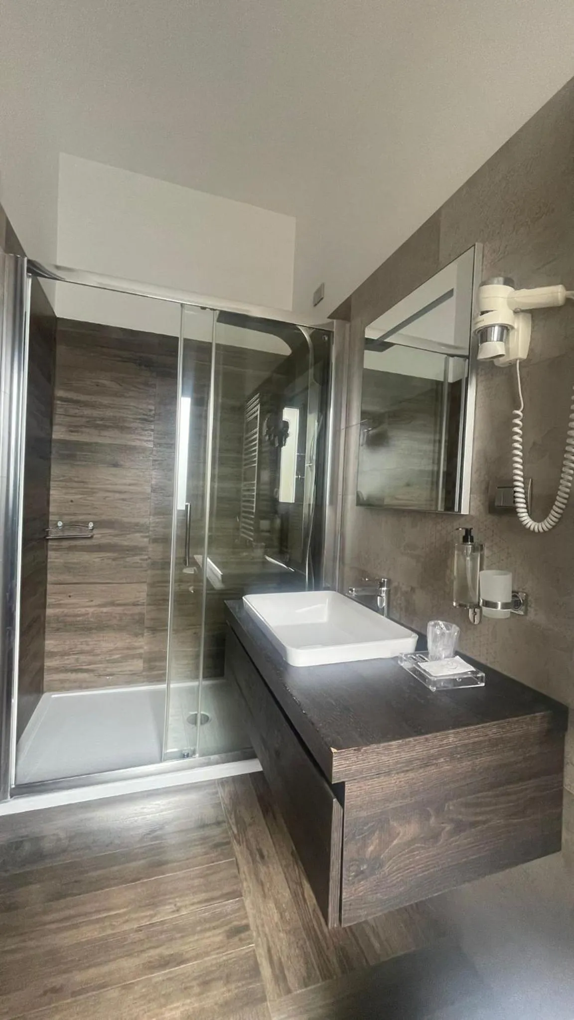 Shower in Hotel San Marco