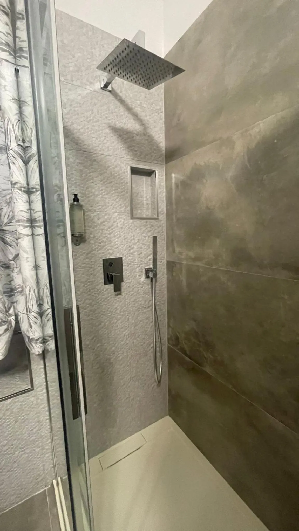 Shower in Hotel San Marco