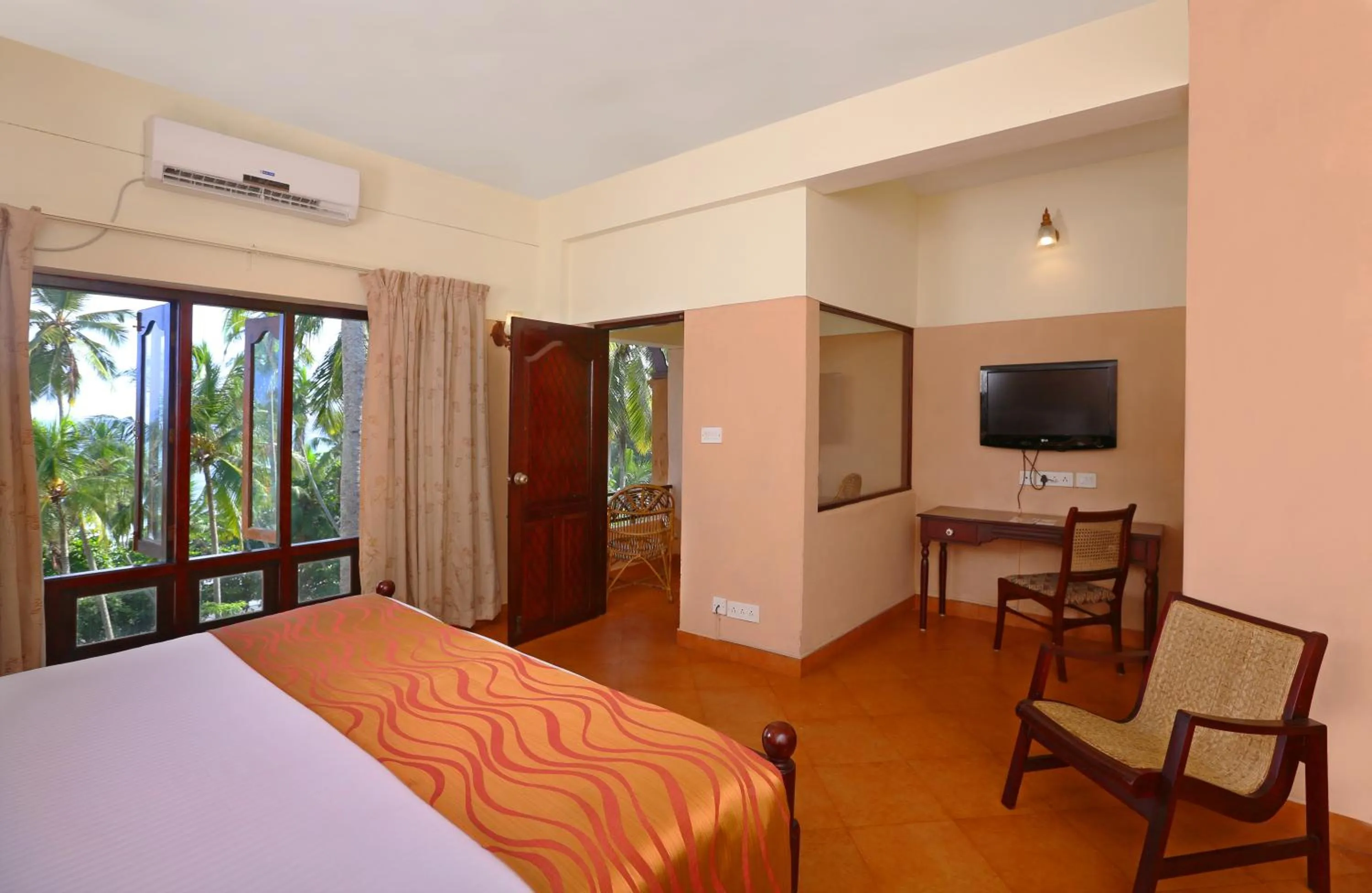 Balcony/Terrace, Bed in Getaway Beach Resort Kovalam