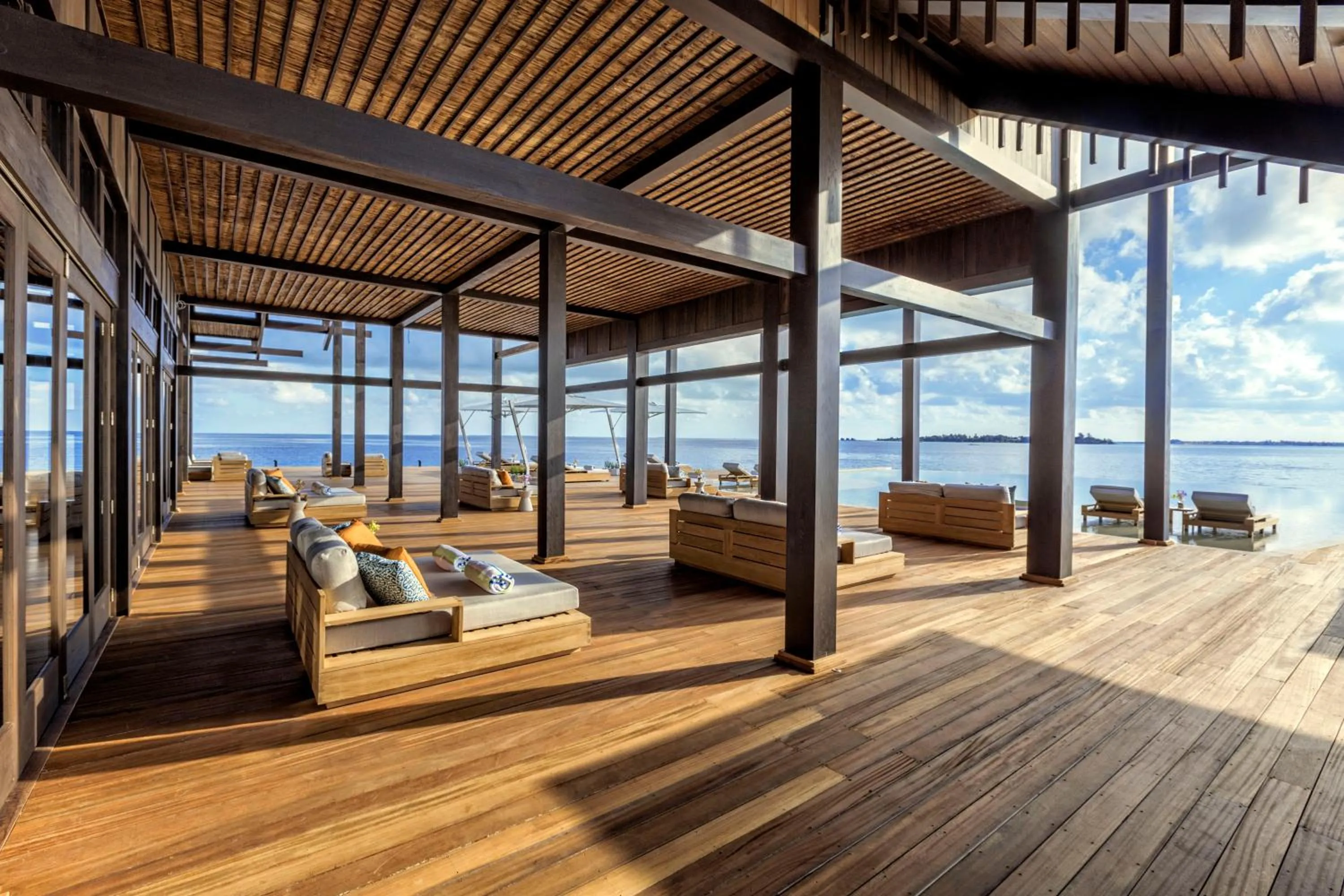 Lounge or bar in Kudadoo Maldives Private Island – Luxury All inclusive