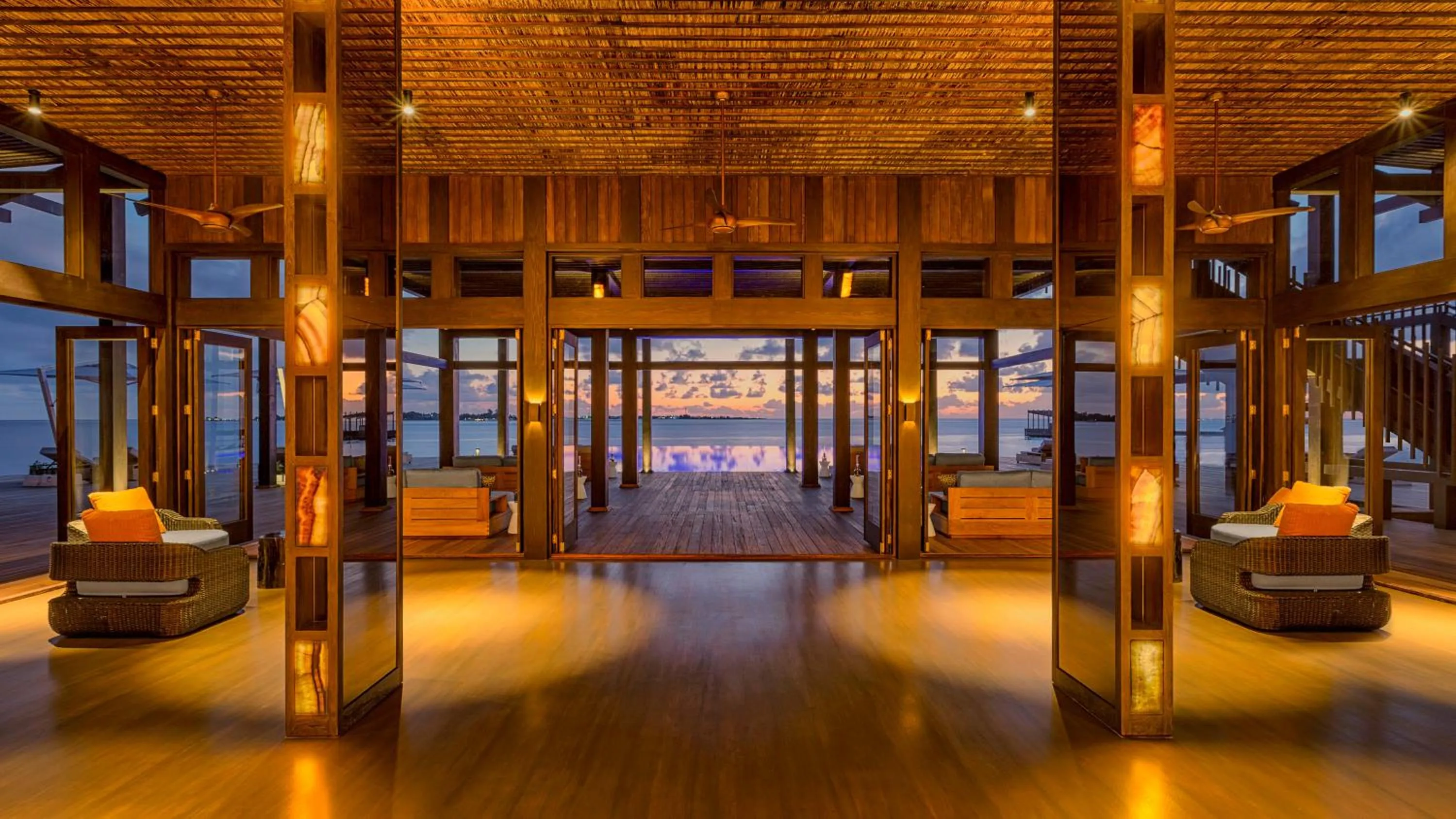 Lounge or bar in Kudadoo Maldives Private Island – Luxury All inclusive