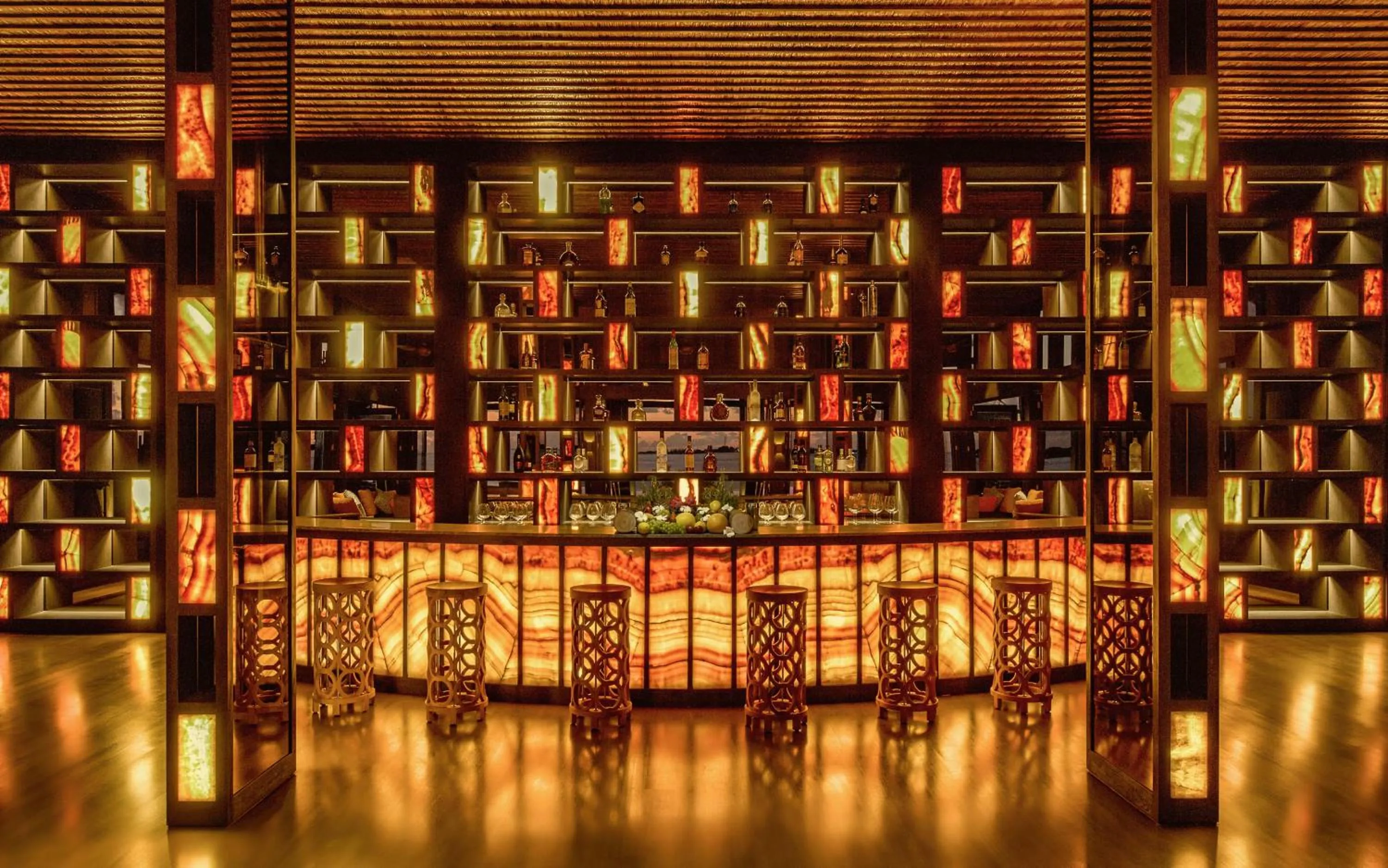 Lounge or bar in Kudadoo Maldives Private Island – Luxury All inclusive