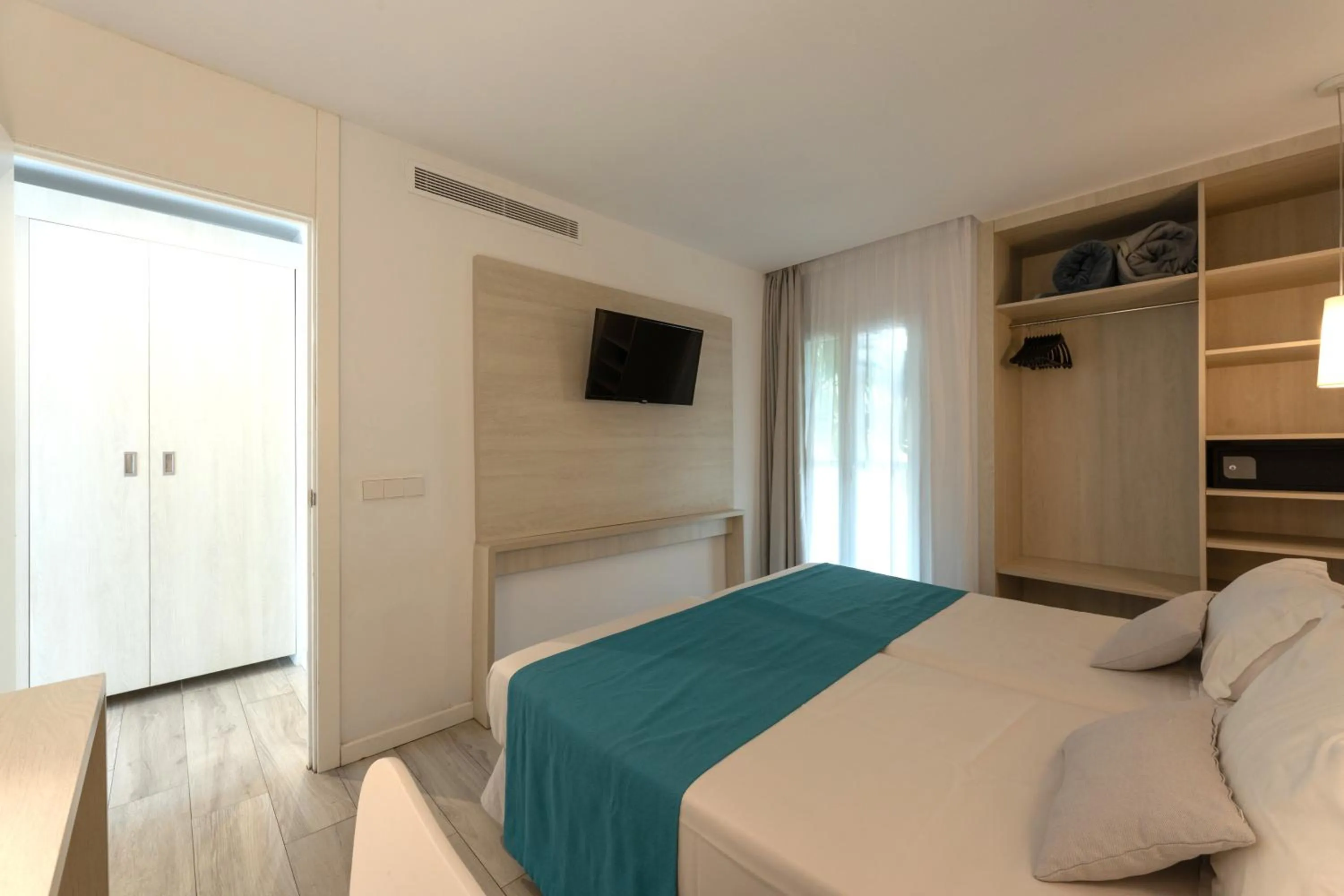 Bed in Hotel Club Es Talaial