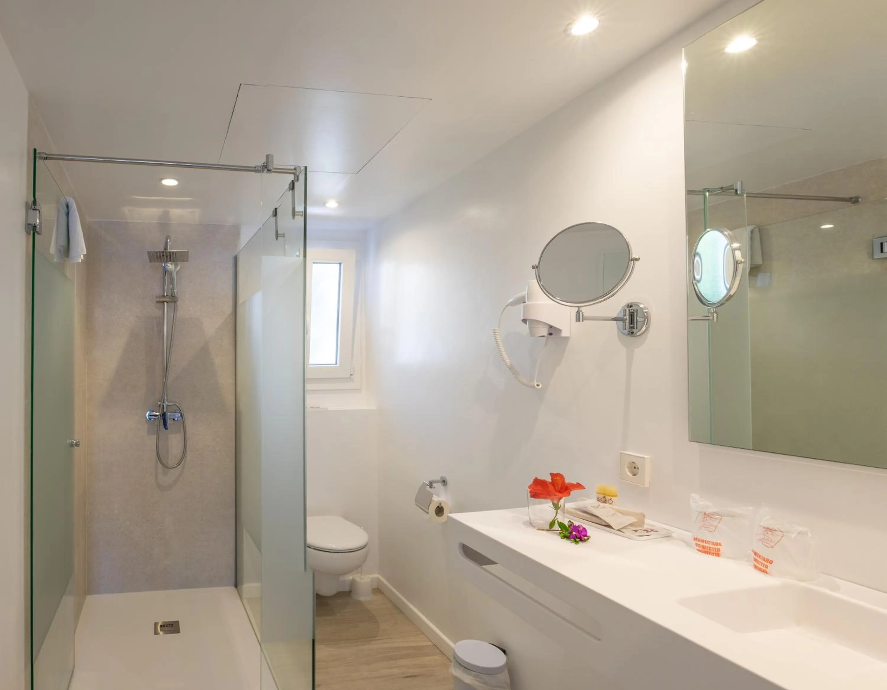 Shower in Hotel Club Es Talaial