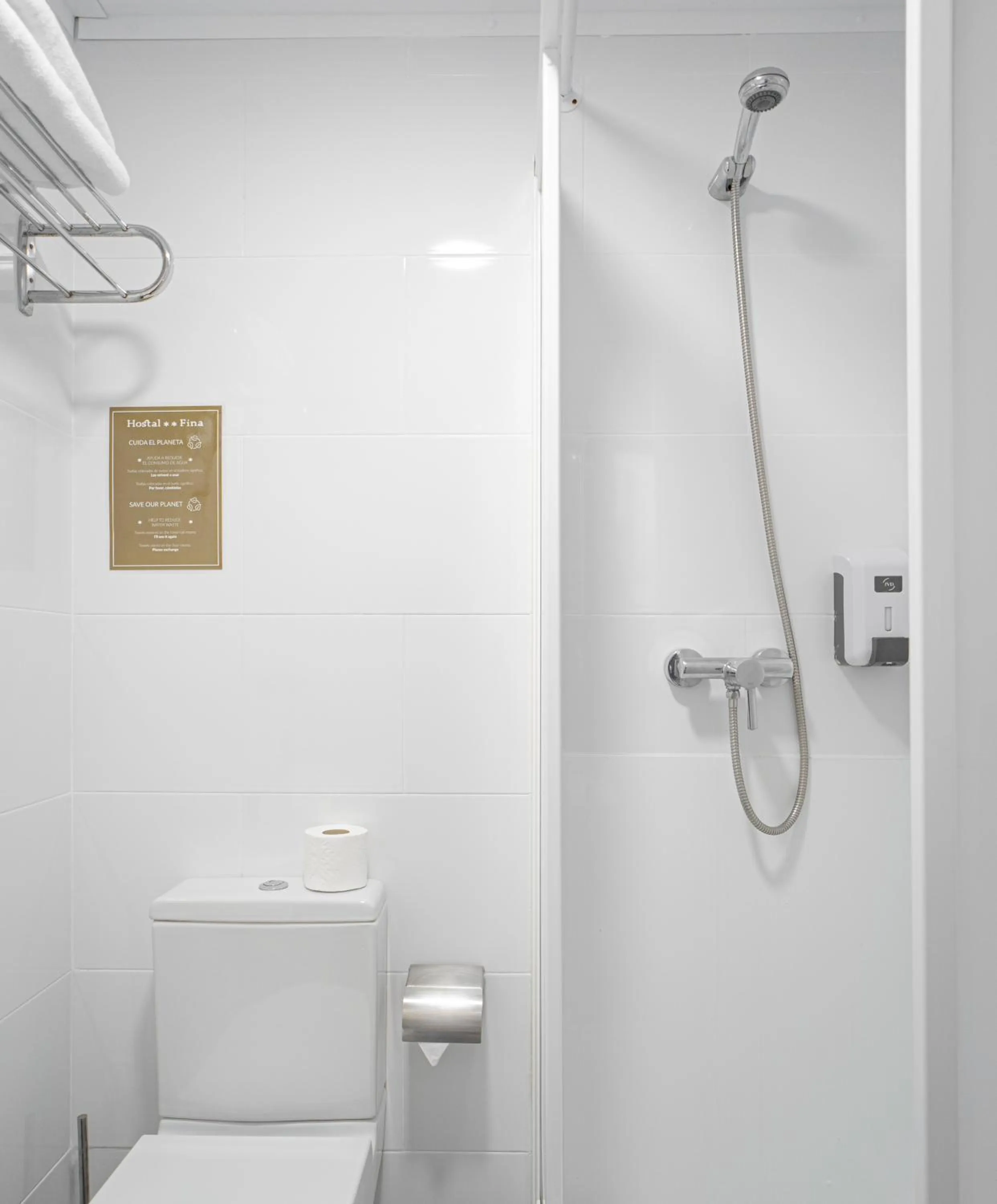 Shower in Hostal Fina