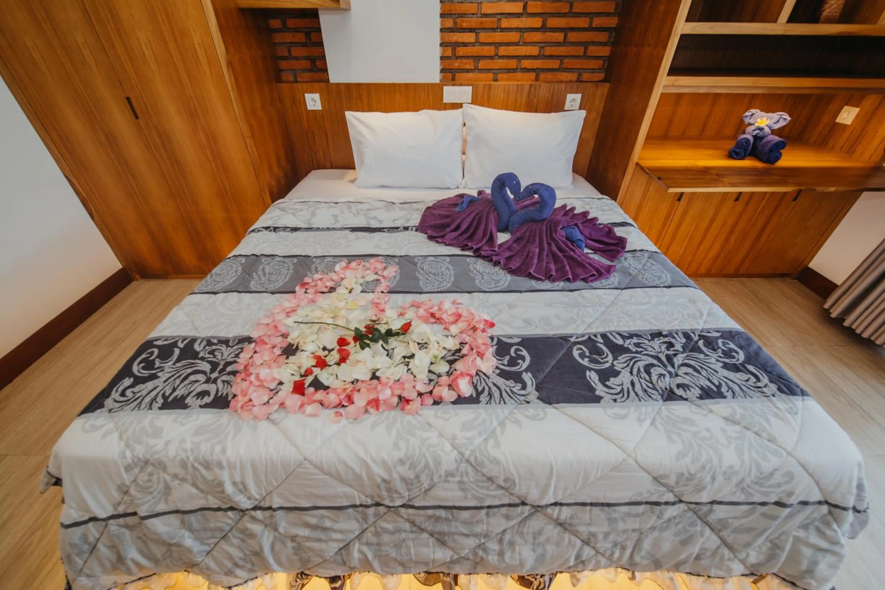 Bed in Kaen Apartments