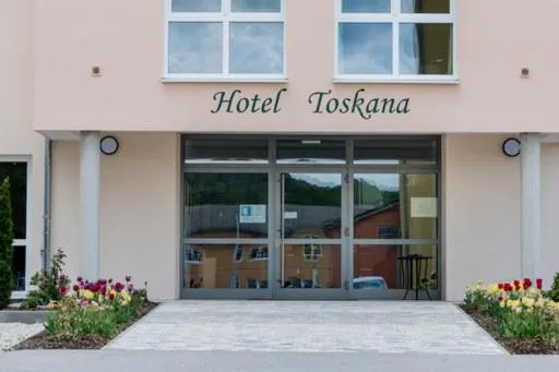 Property building in Hotel Villa Toskana